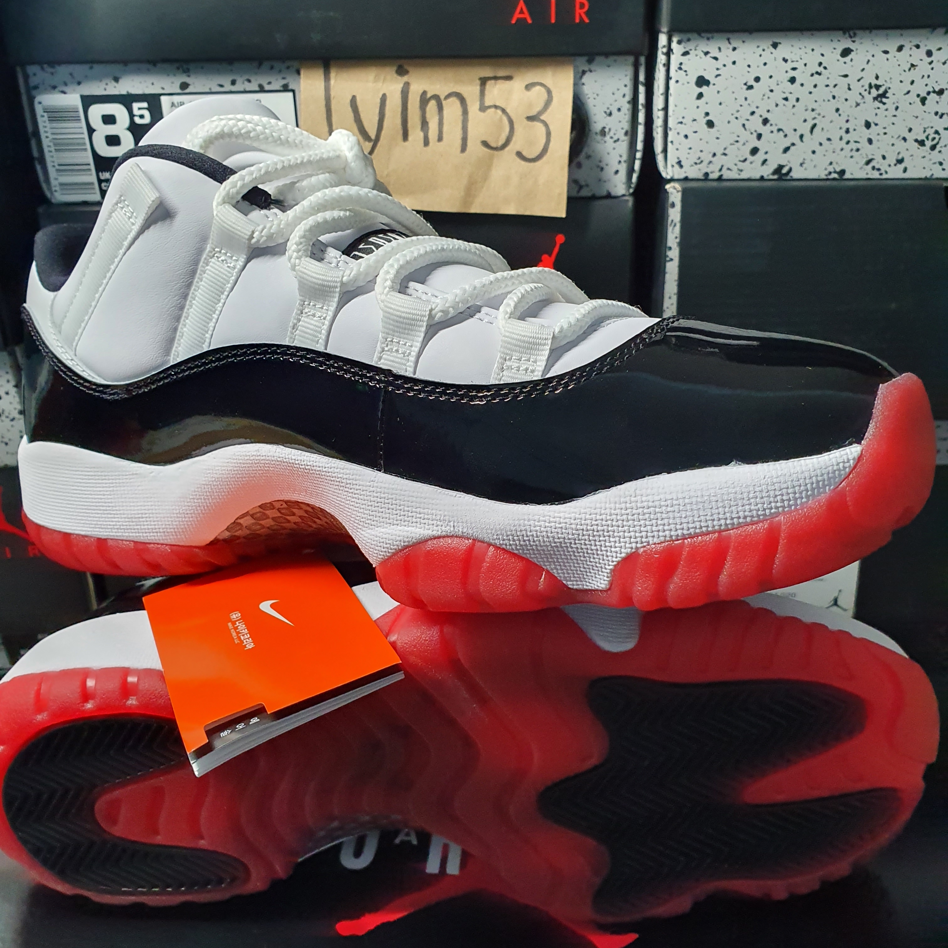 Jordan 11 Retro Low Concord Bred 착용 스타일 - 3