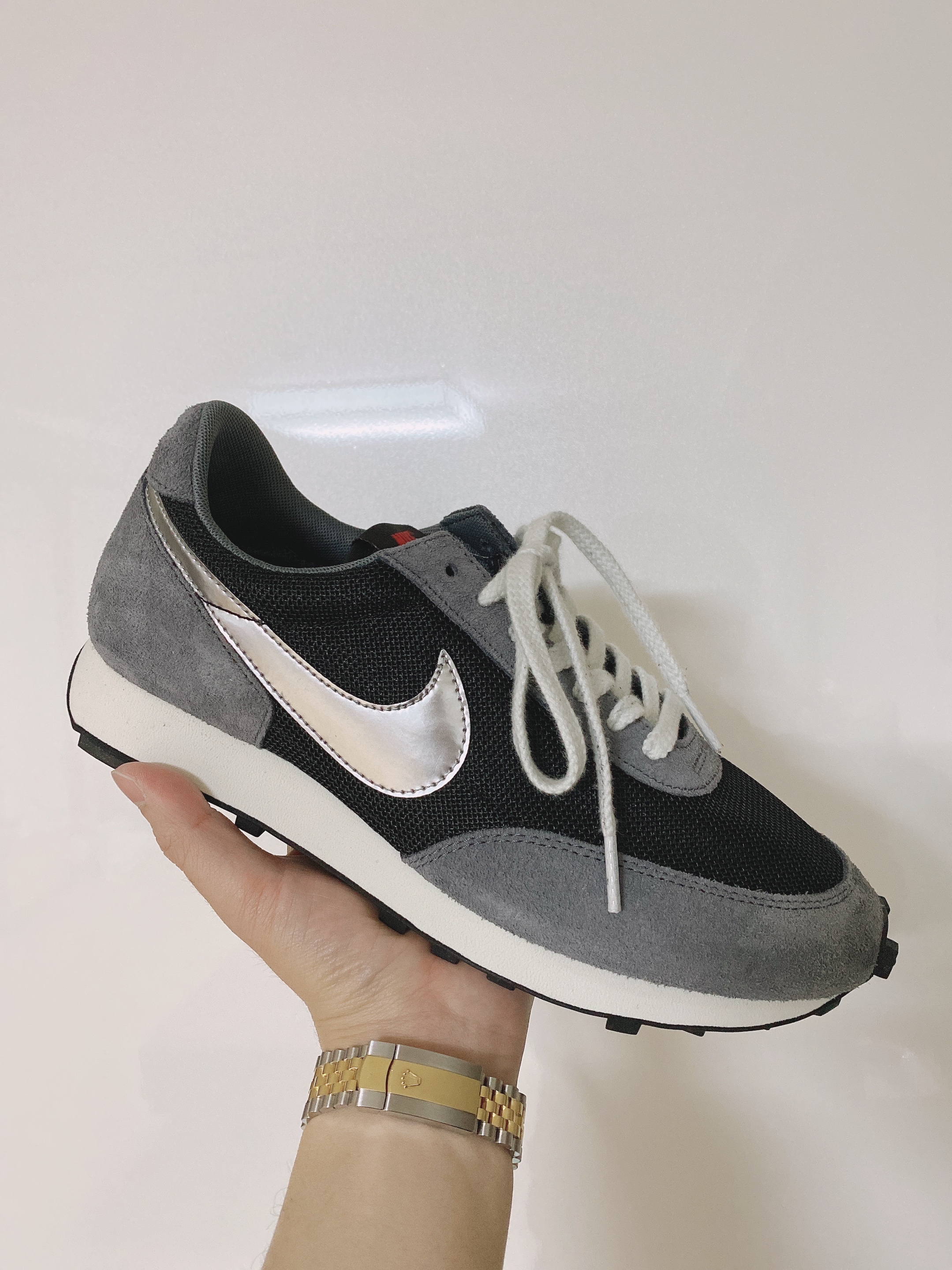 Nike Daybreak SP Black Metallic Silver 착용 스타일