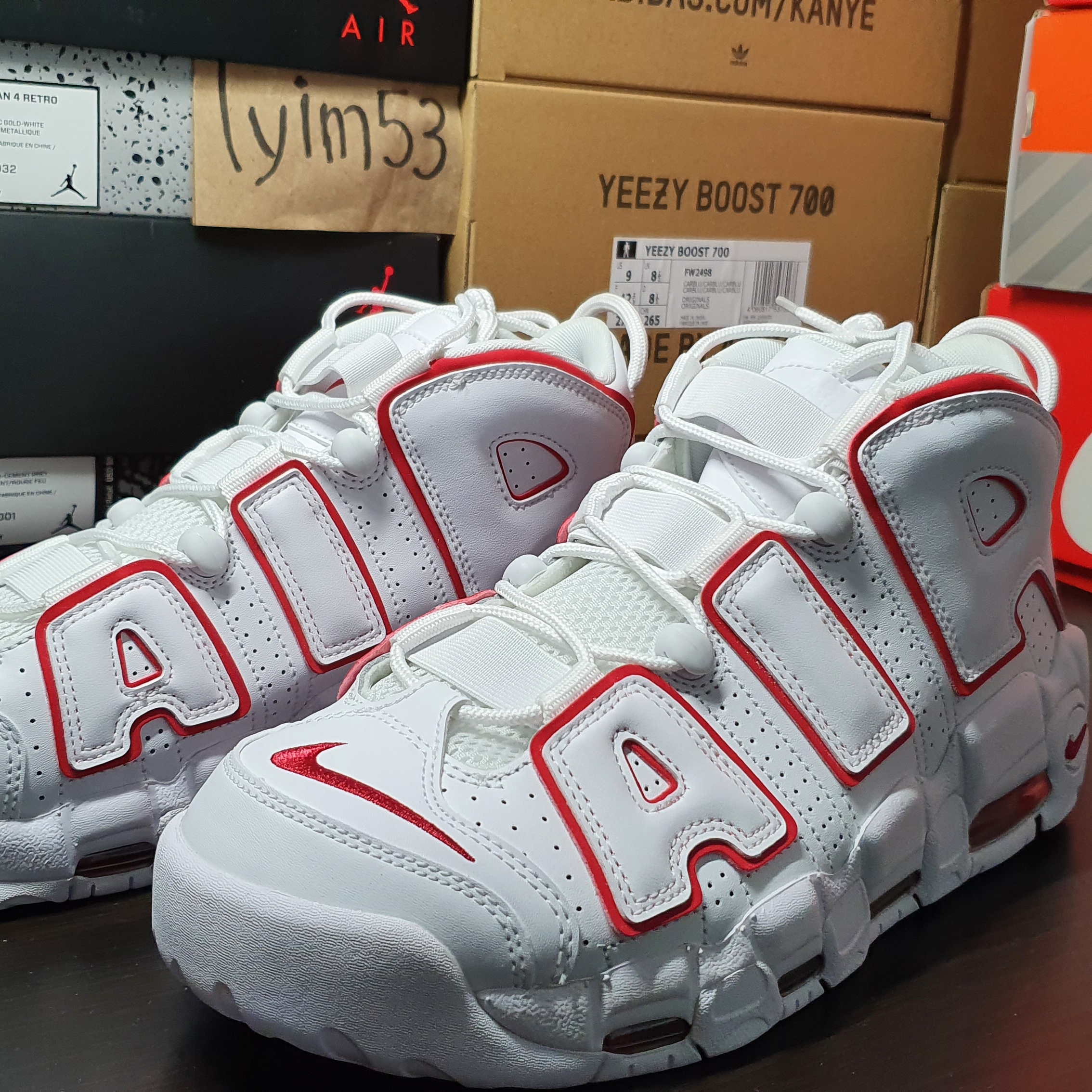Nike Air More Uptempo White Varsity Red 2018 착용 스타일 - 1