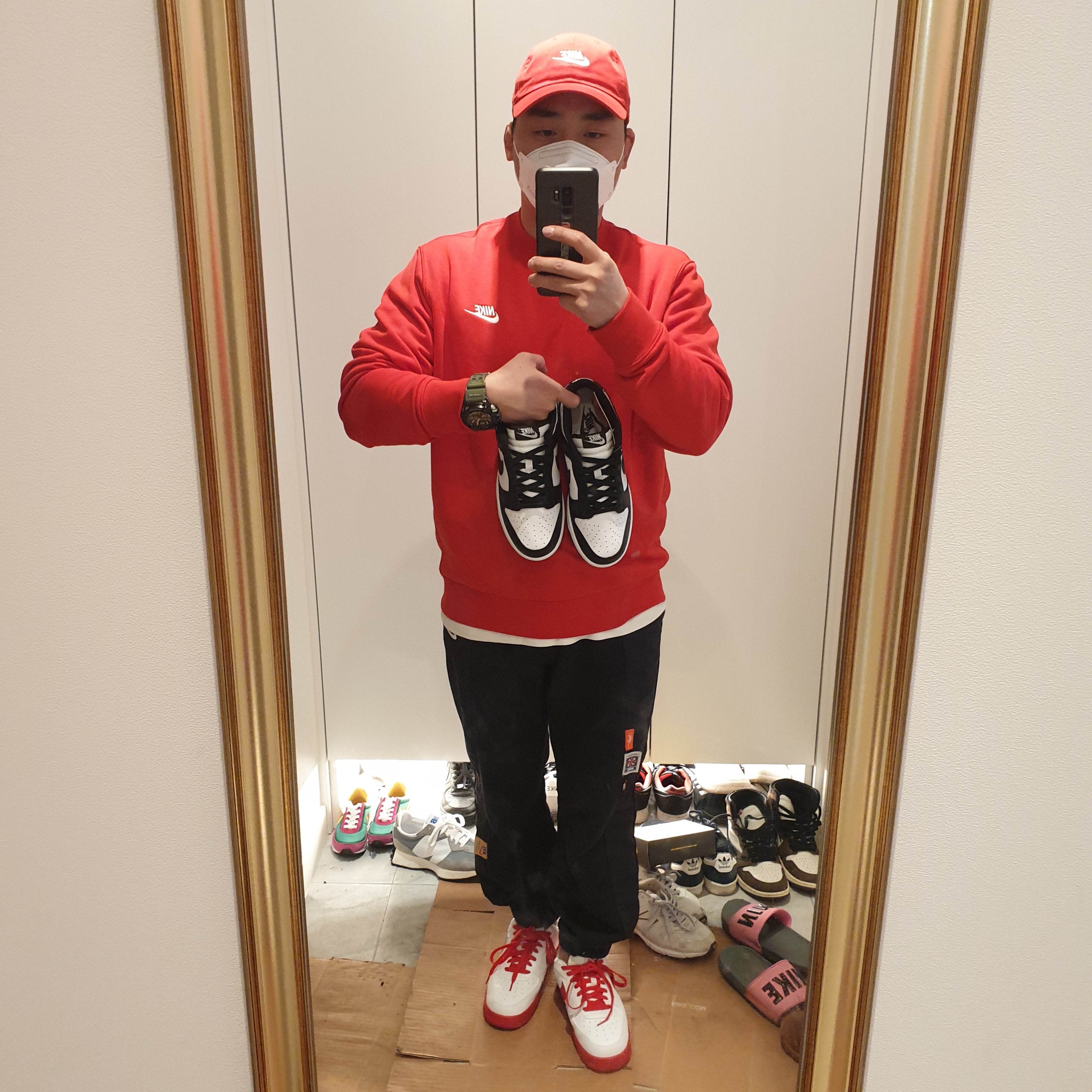 Nike Air Force 1 Low White Red Midsole, Nike Dunk Low Retro Black 착용 스타일