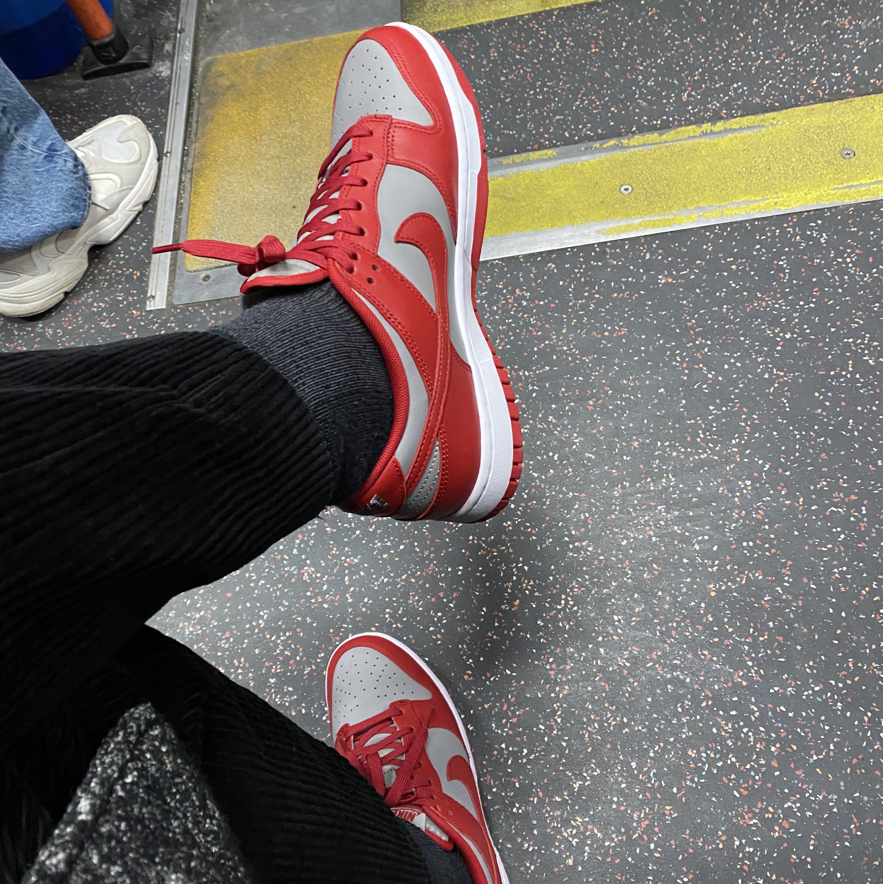 Nike Dunk Low Retro Medium Grey 착용 스타일 - 1