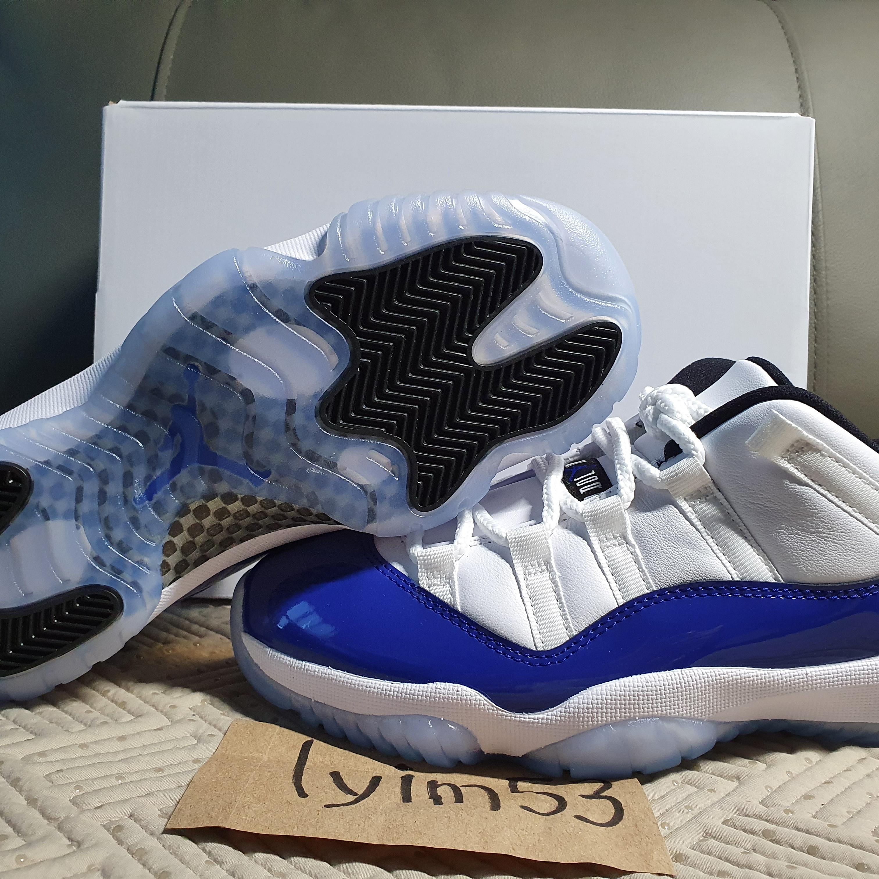 (W) Jordan 11 Retro Low Concord Sketch 착용 스타일 - 2
