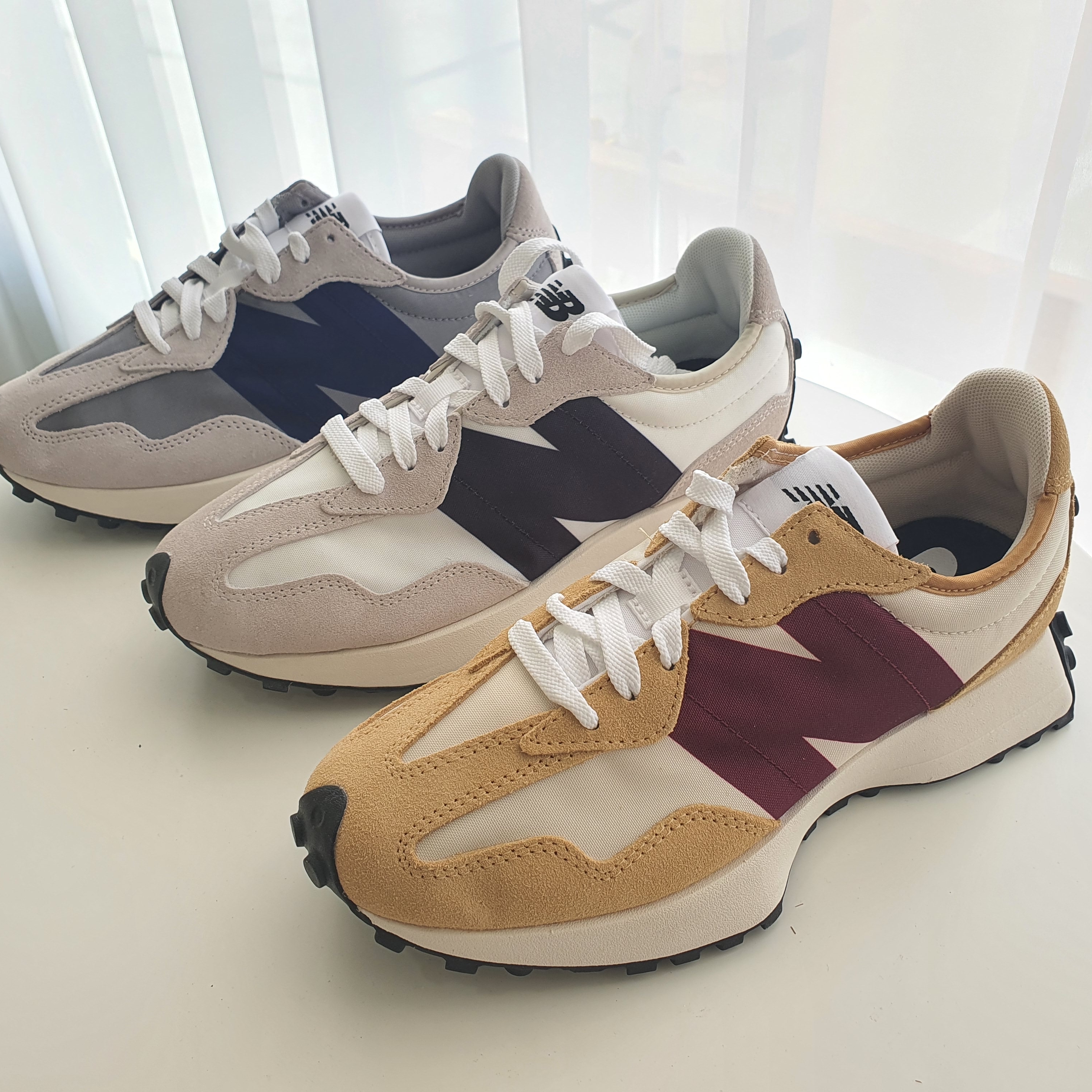 New Balance 327 Moonbeam Ghost Pepper, New Balance 327 White Black 착용 스타일
