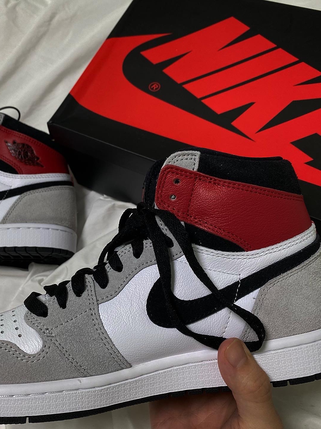 Jordan 1 Retro High OG Light Smoke Grey 착용 스타일 - 2