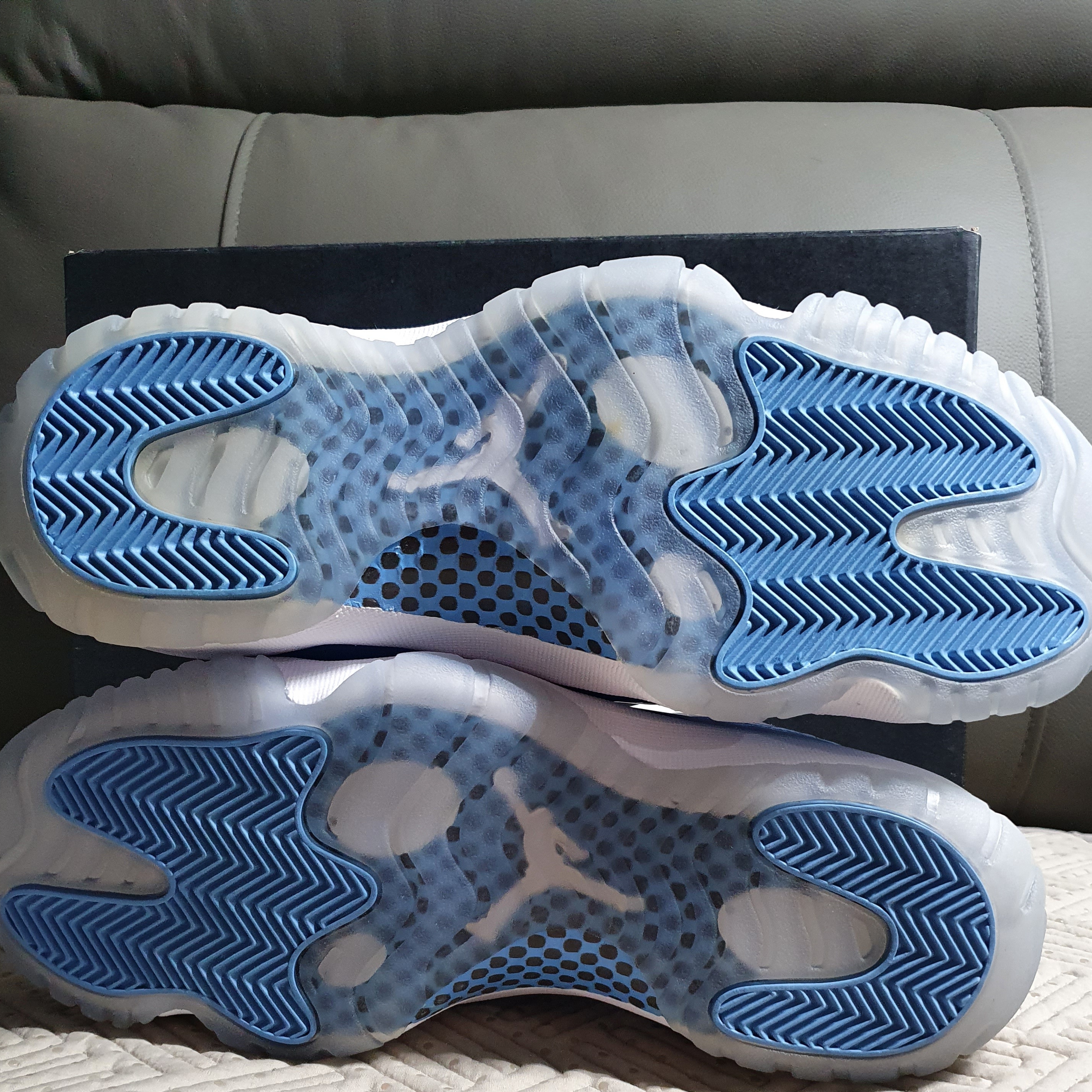 Jordan 11 Retro Low University Blue 2017 착용 스타일 - 3