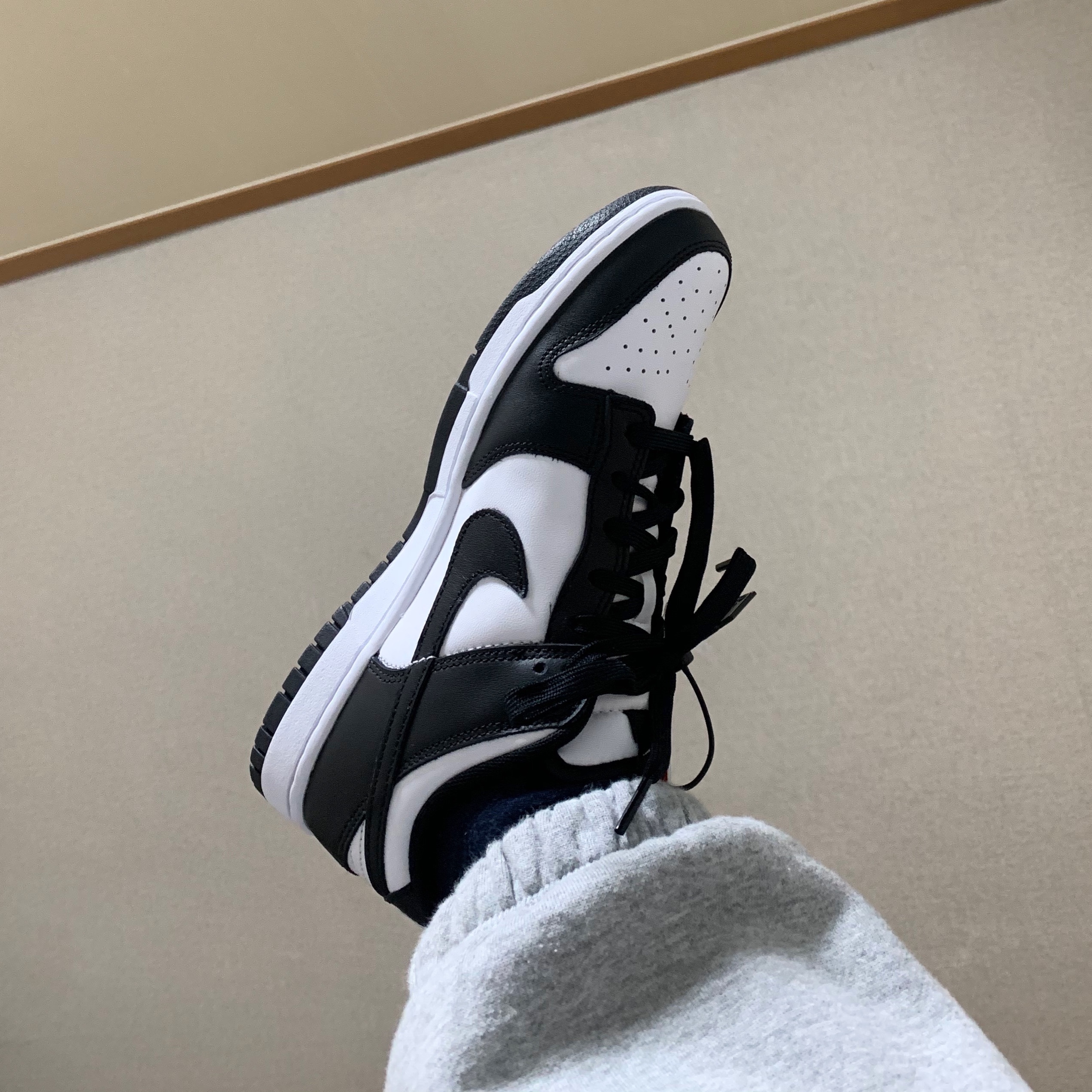 Nike Dunk Low Retro Black 착용 스타일