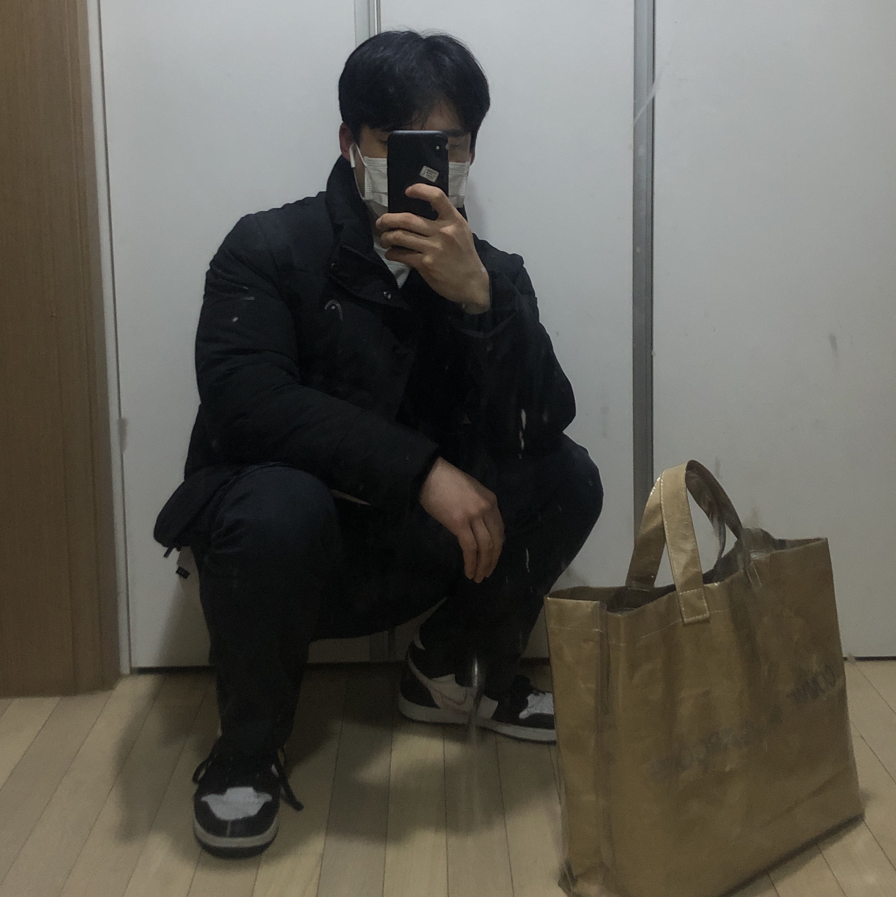 Jordan 1 Retro High Defiant White Black Gym Red, IAB Studio Long Sleeve Light Gray 착용 스타일