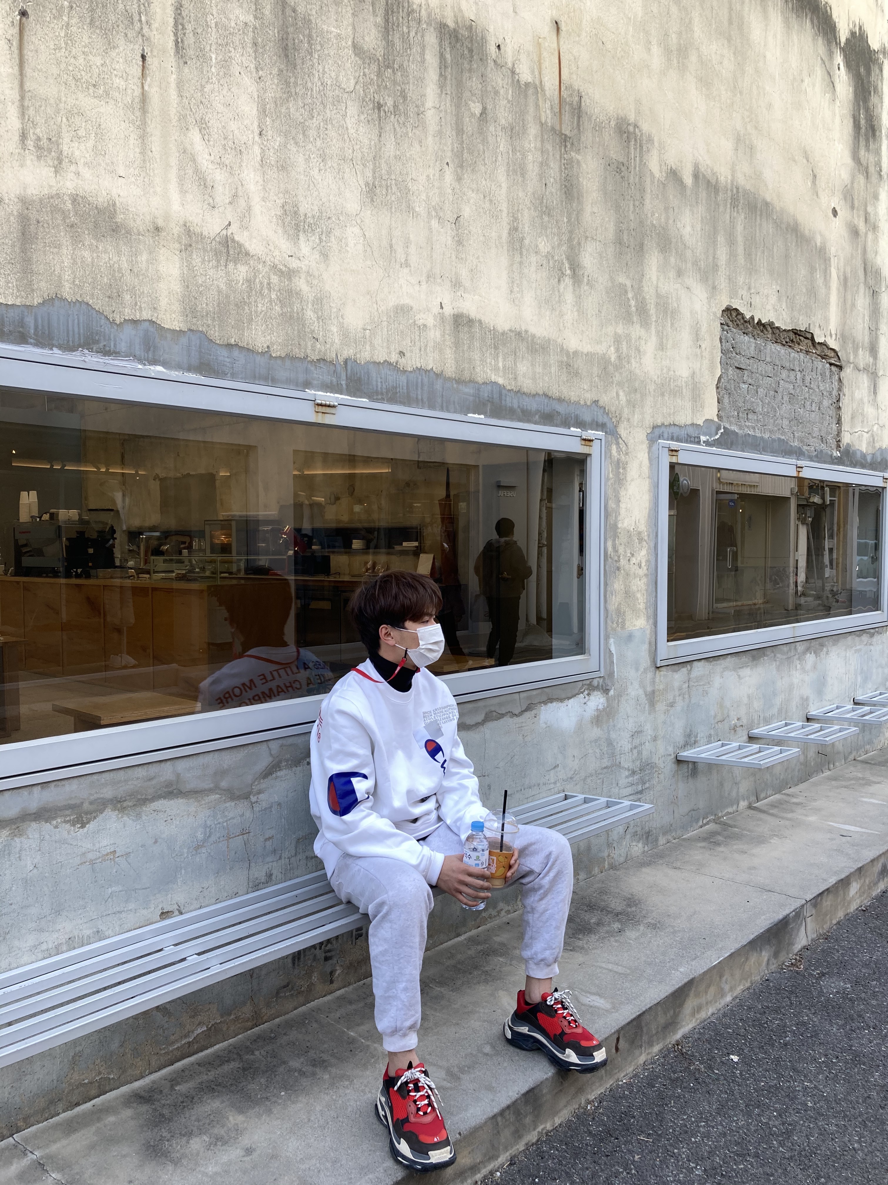 Balenciaga Triple S Red Black 2018 착용 스타일