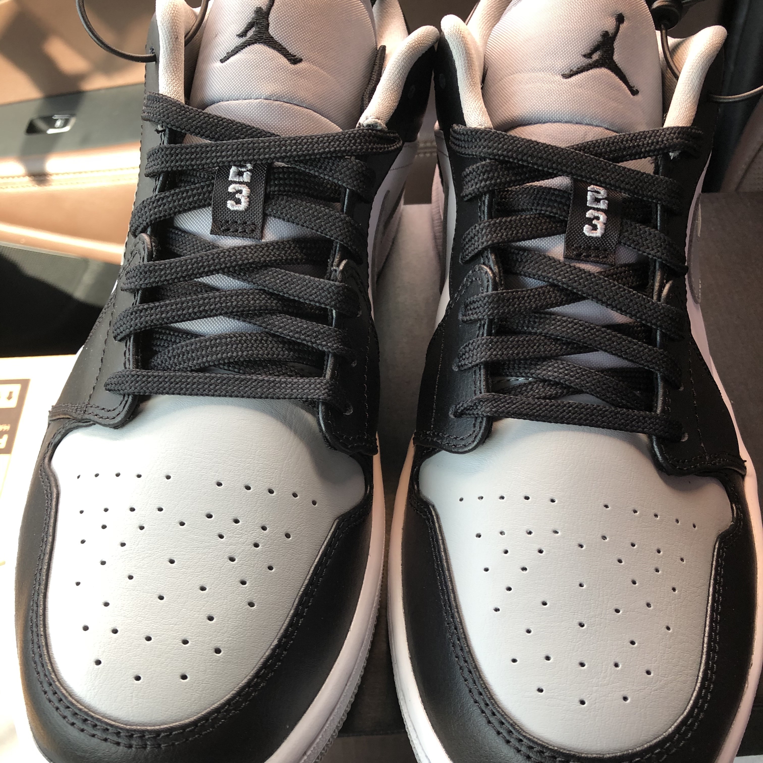 Jordan 1 Low Black Light Smoke Grey 착용 스타일 - 1