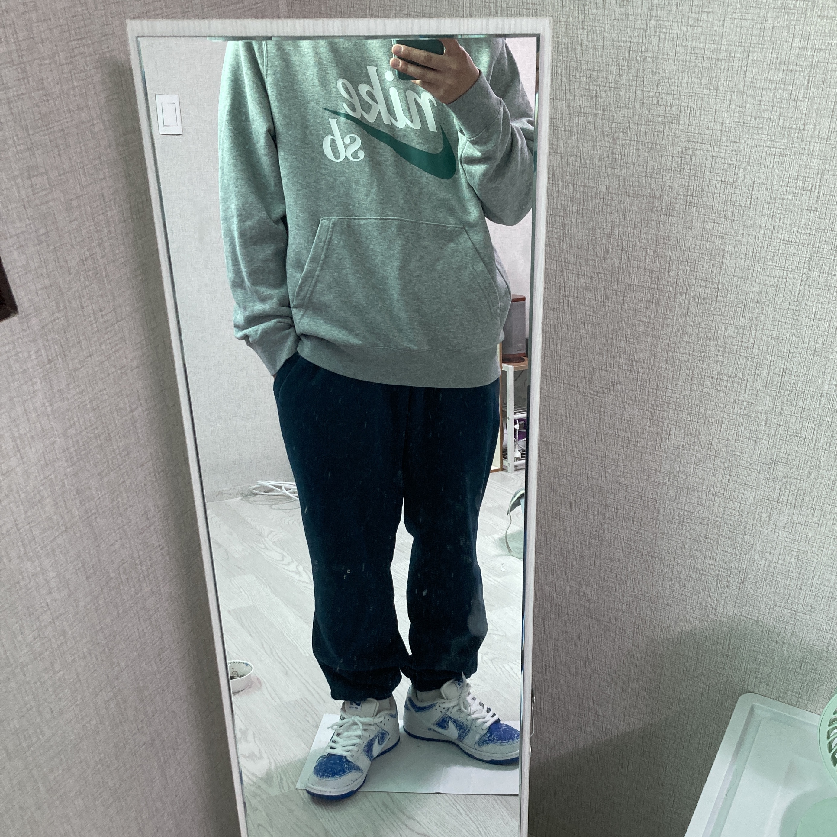 Nike SB Dunk Low Premium White Game Royal 착용 스타일