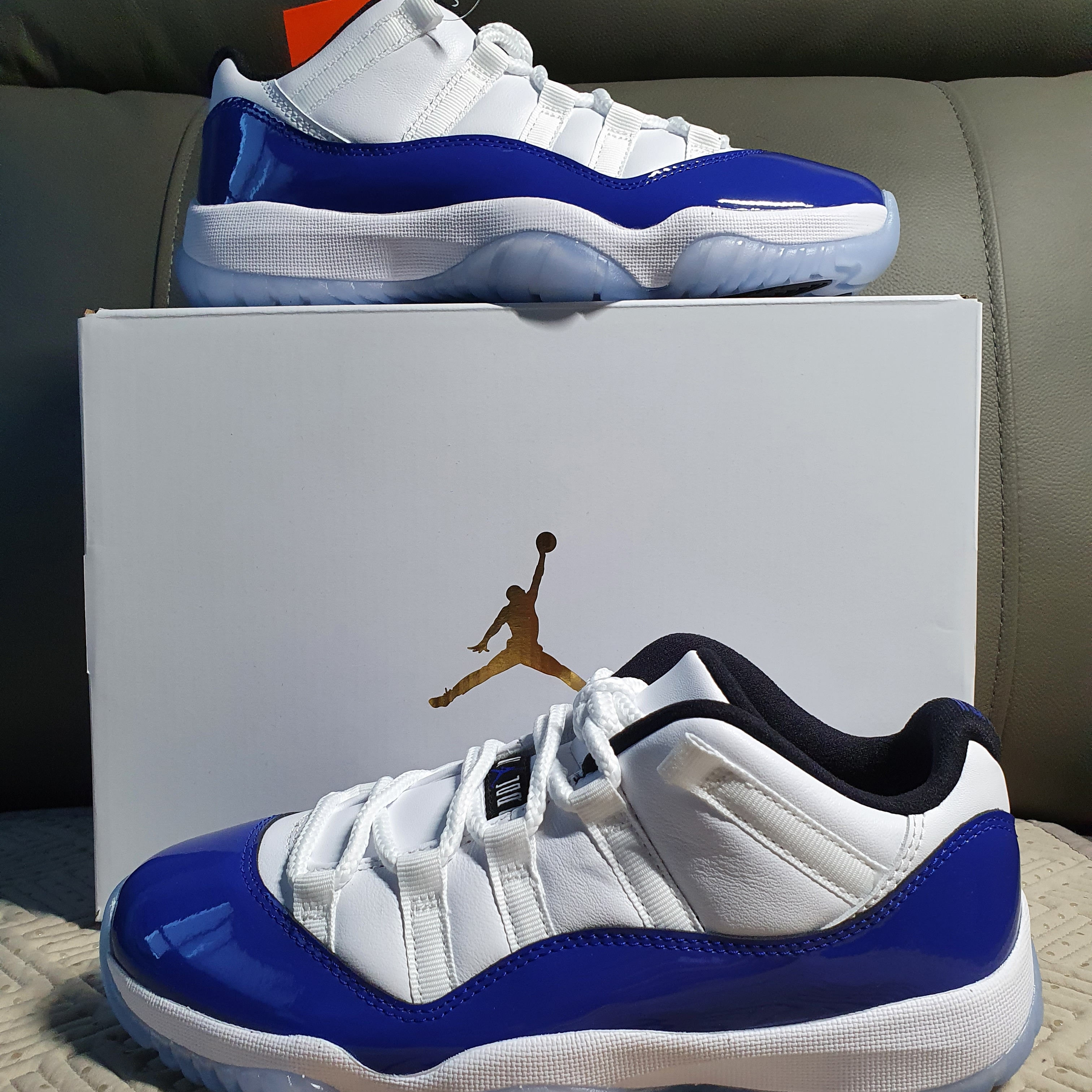 (W) Jordan 11 Retro Low Concord Sketch 착용 스타일 - 1