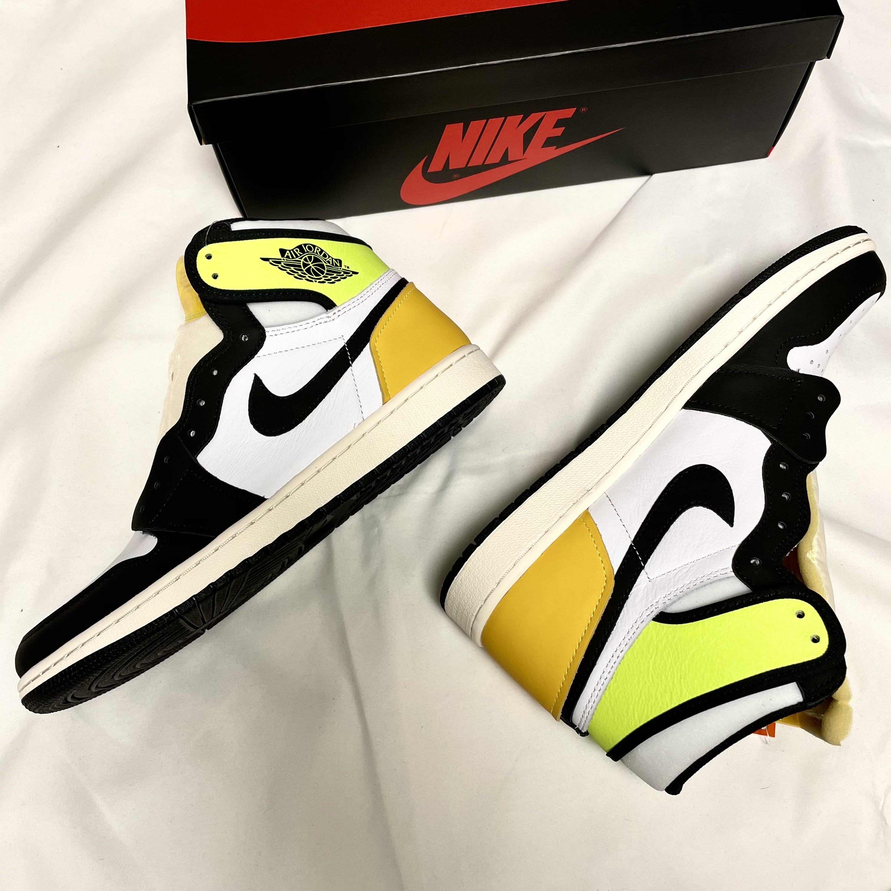 Jordan 1 Retro High OG Volt Gold 착용 스타일