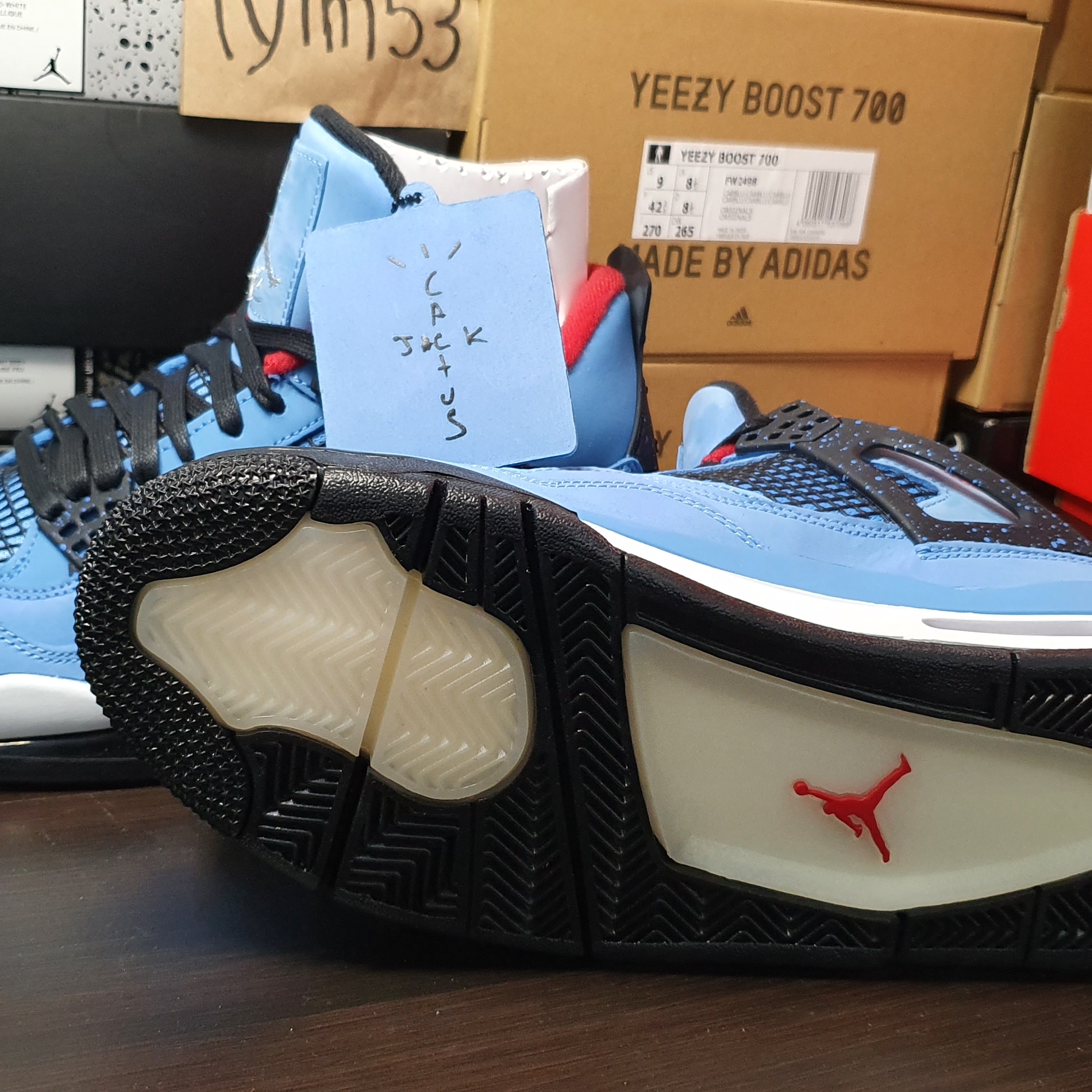 Jordan 4 x Travis Scott Retro Cactus Jack 착용 스타일 - 4