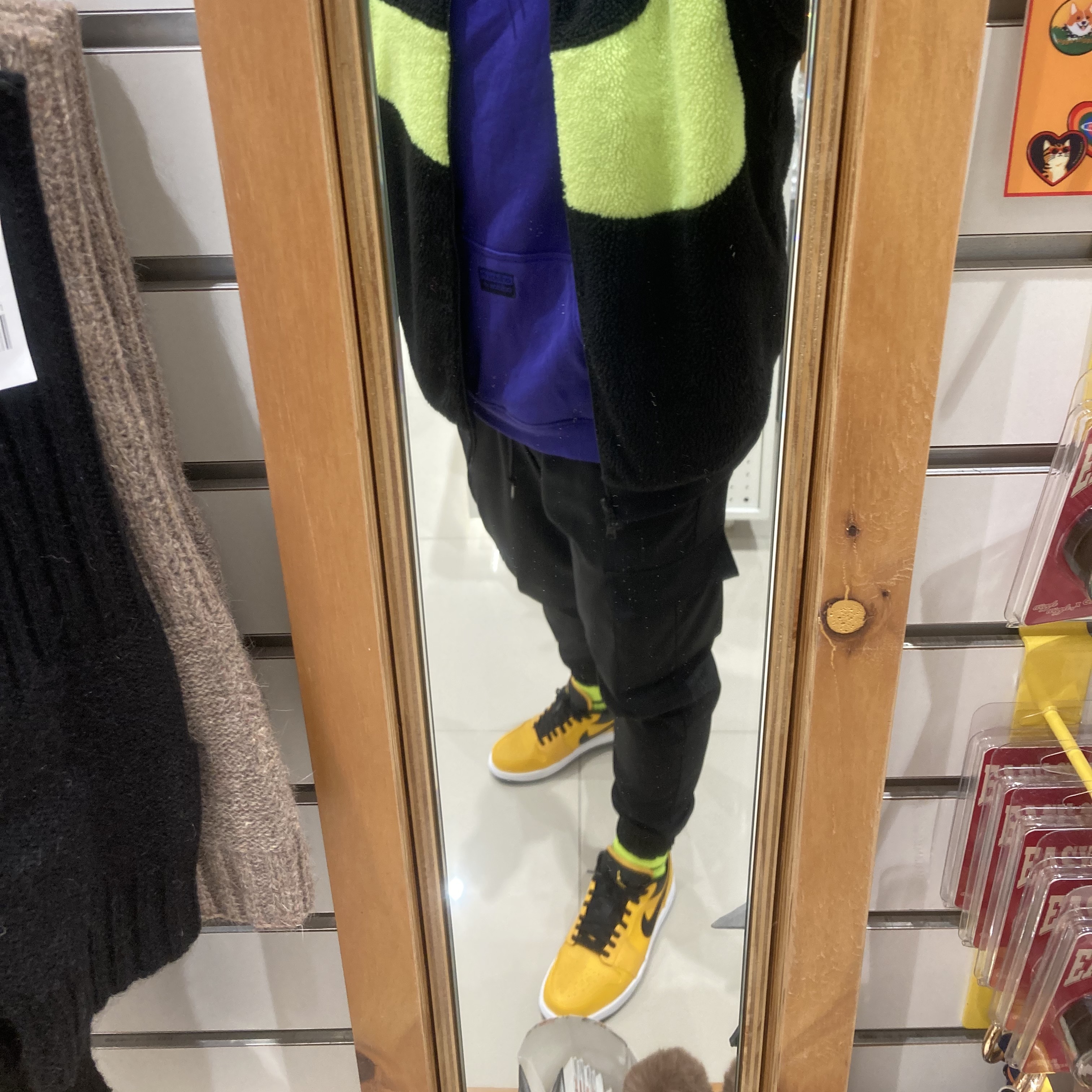 Jordan 1 Low University Gold Black, Nike Big Swoosh Full Zip Jacket Black Volt 착용 스타일