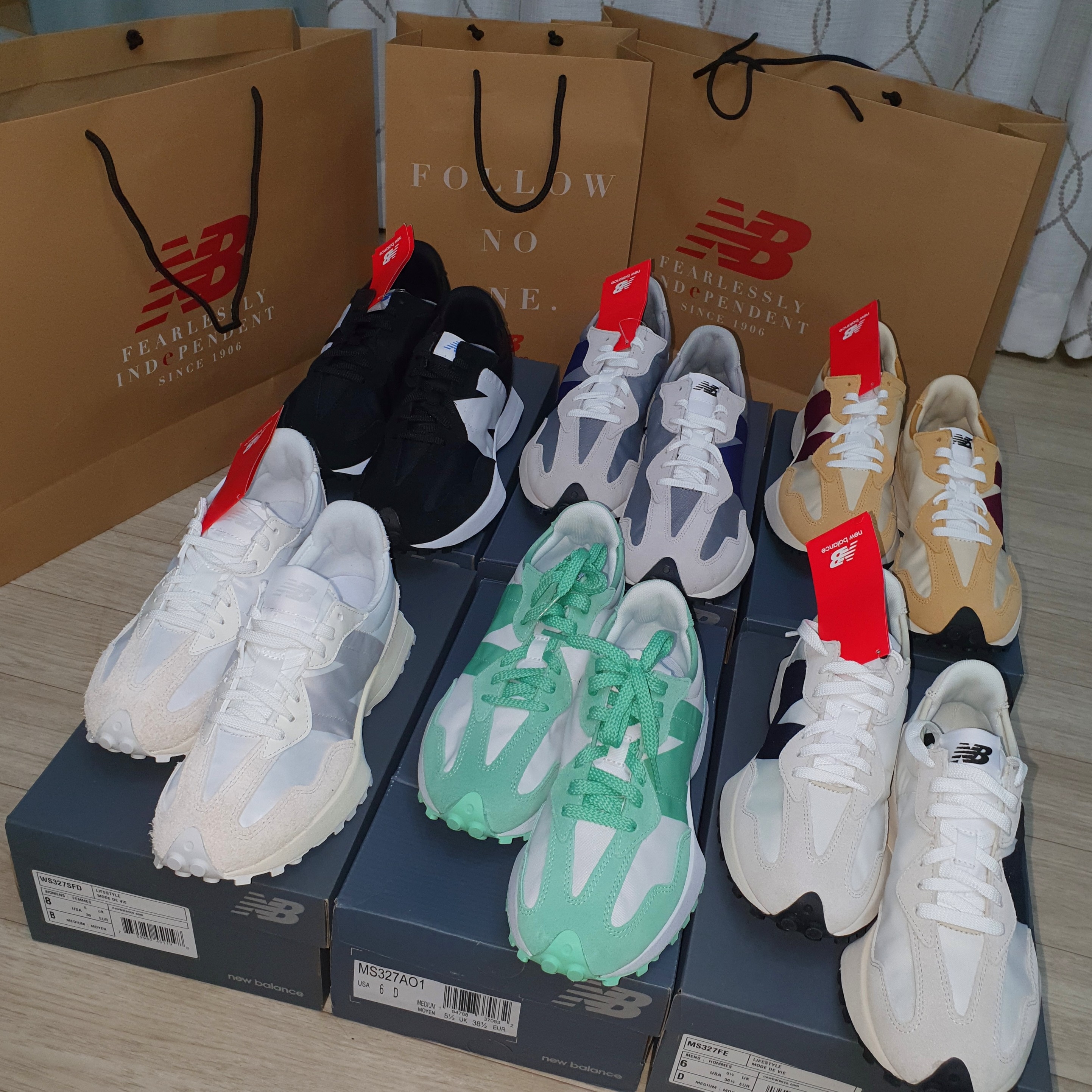 New Balance 327 White Black, New Balance 327 Moonbeam Ghost Pepper 착용 스타일 - 2