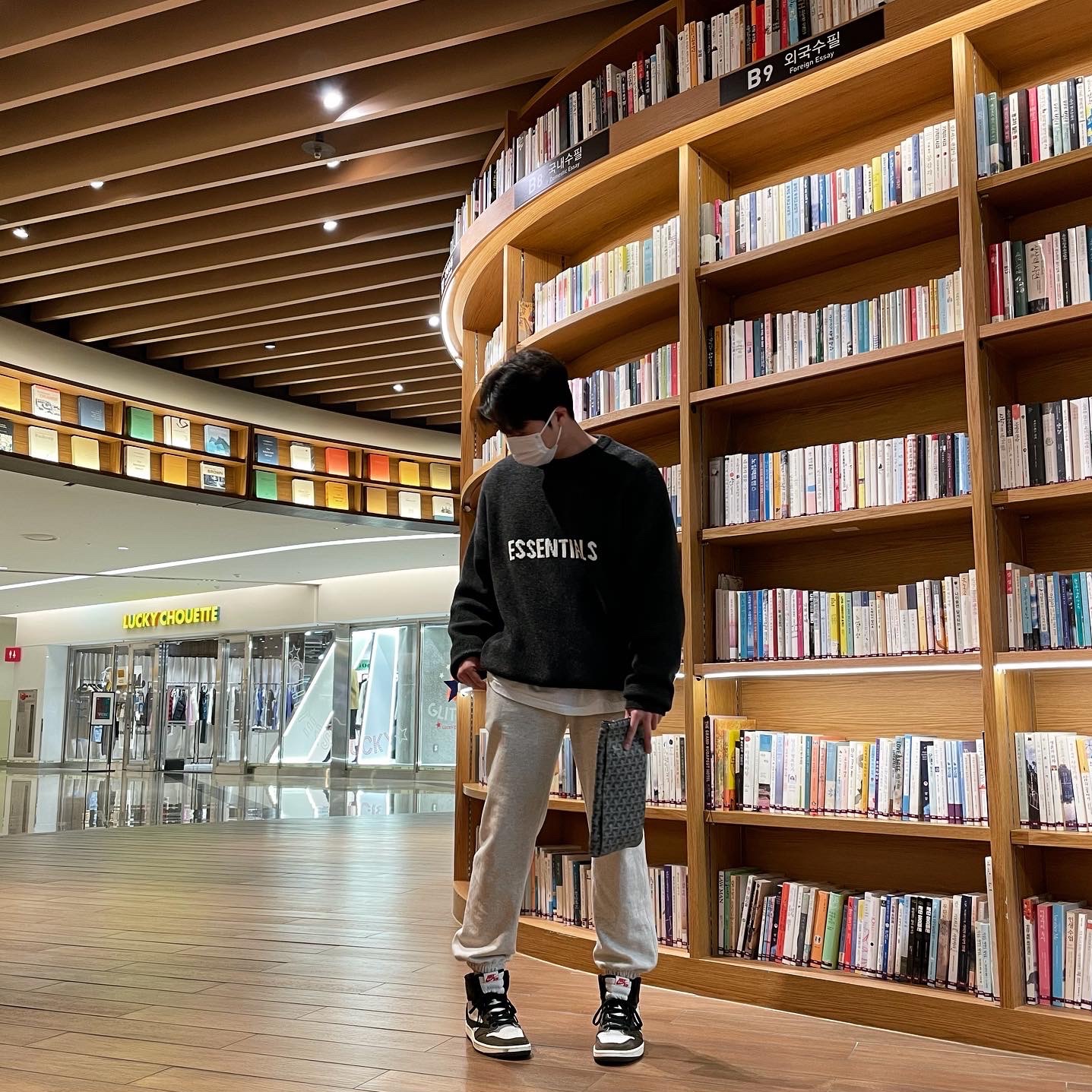 Essentials Knit Sweater Black Melange - 20SS, Jordan 1 x Travis Scott Retro High OG SP Mocha 착용 스타일 - 1