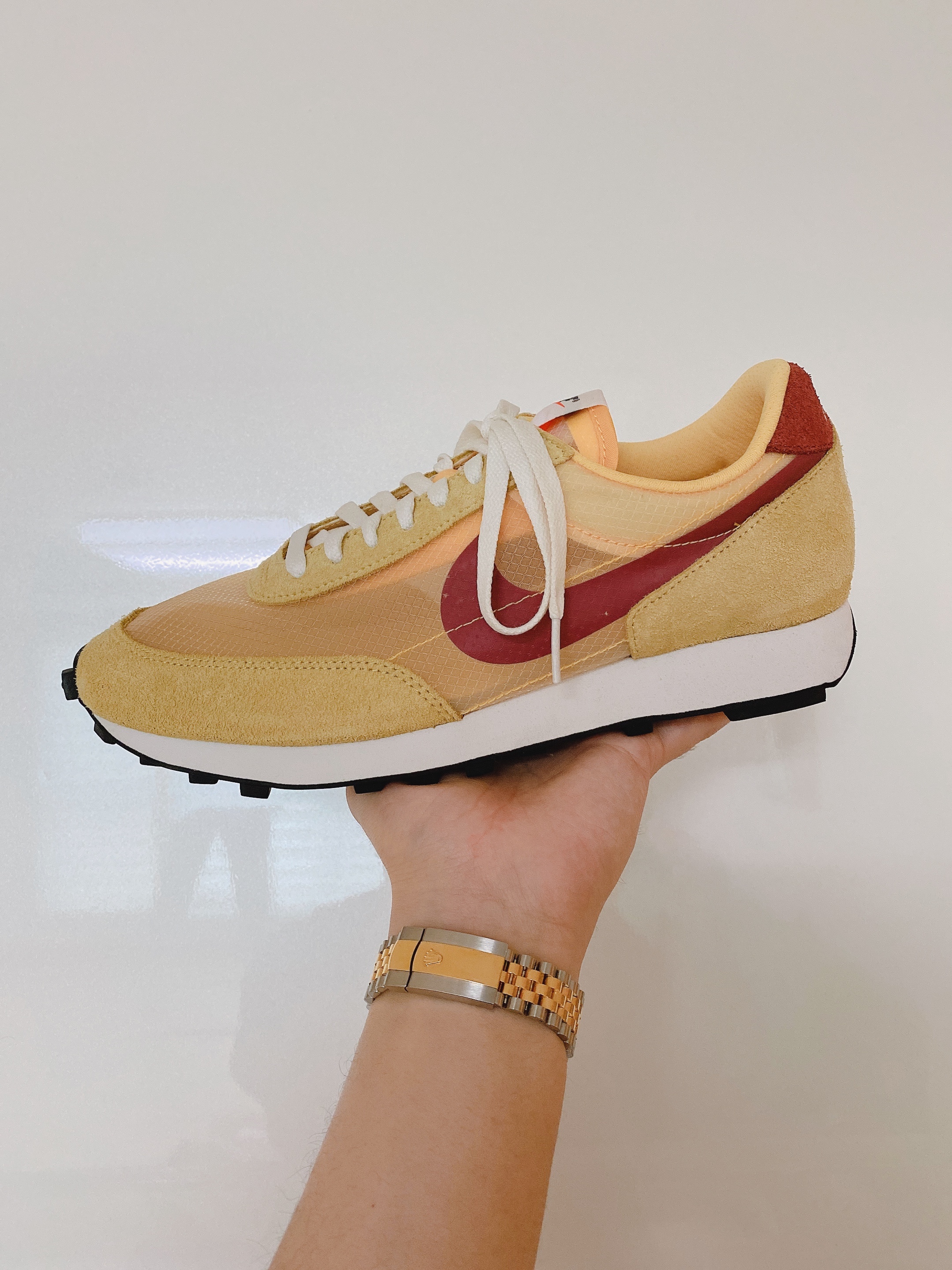 Nike Daybreak SP Topaz Gold 착용 스타일