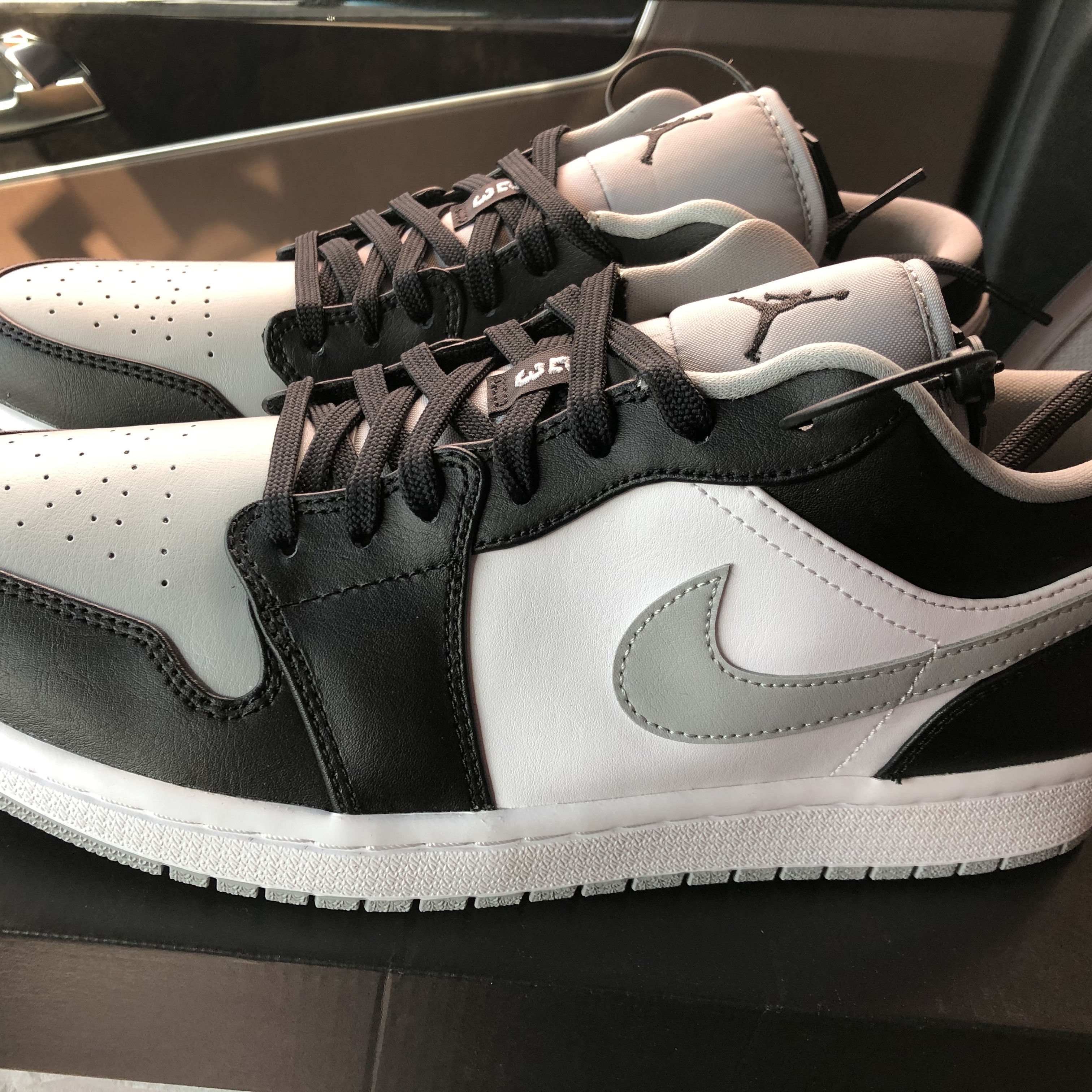 Jordan 1 Low Black Light Smoke Grey 착용 스타일 - 2