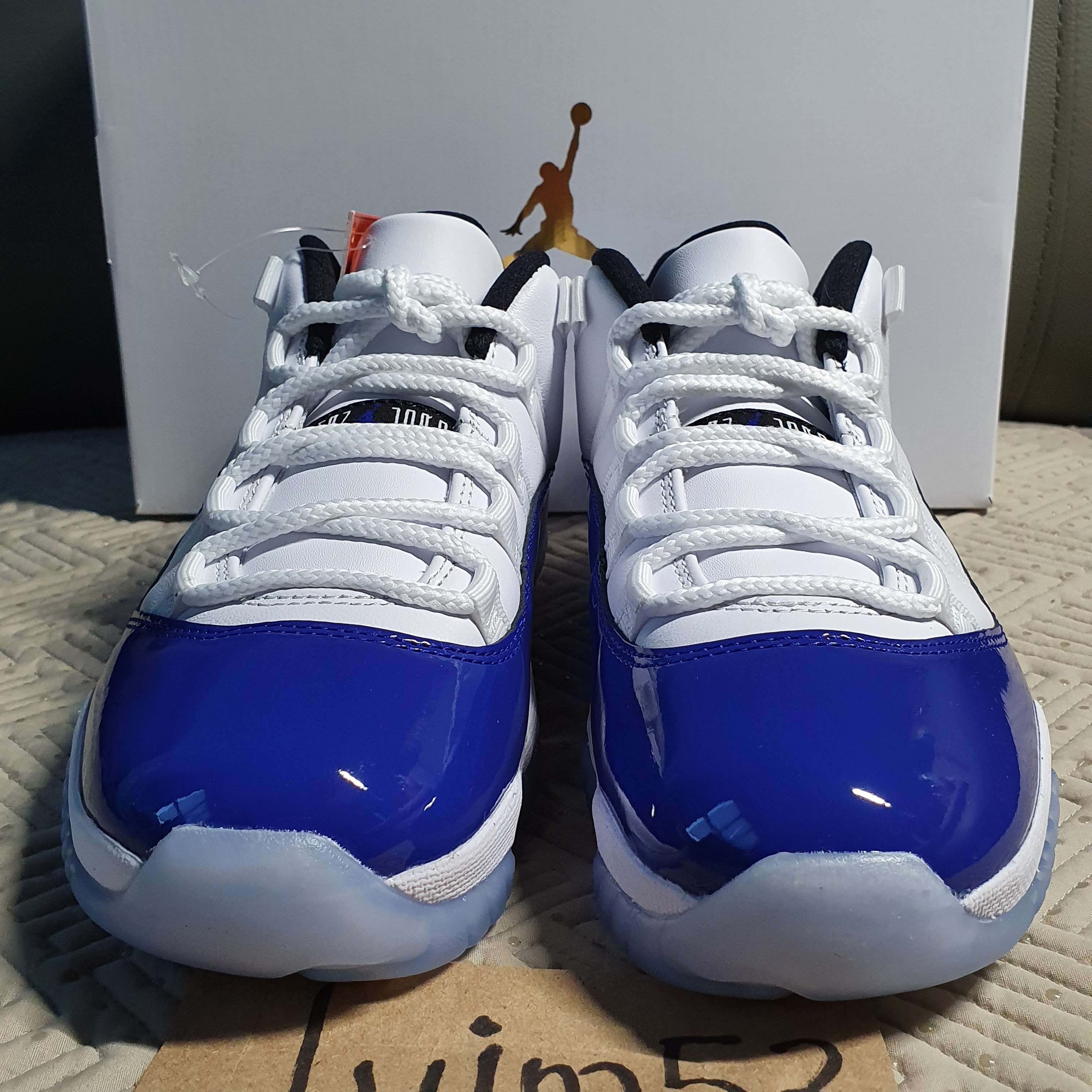 (W) Jordan 11 Retro Low Concord Sketch 착용 스타일 - 3