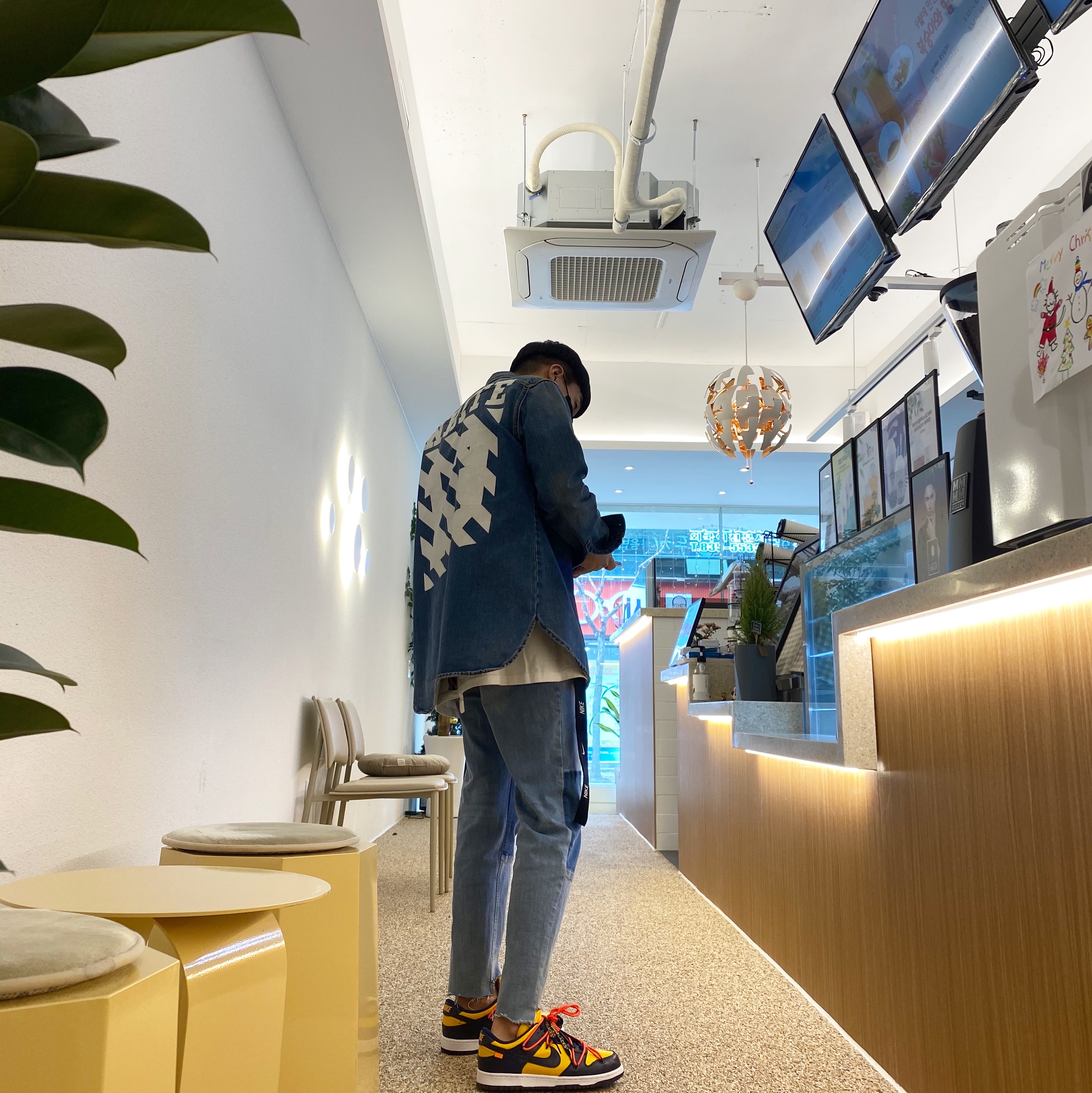 Nike x Off-White Dunk Low University Gold Midnight Navy 착용 스타일