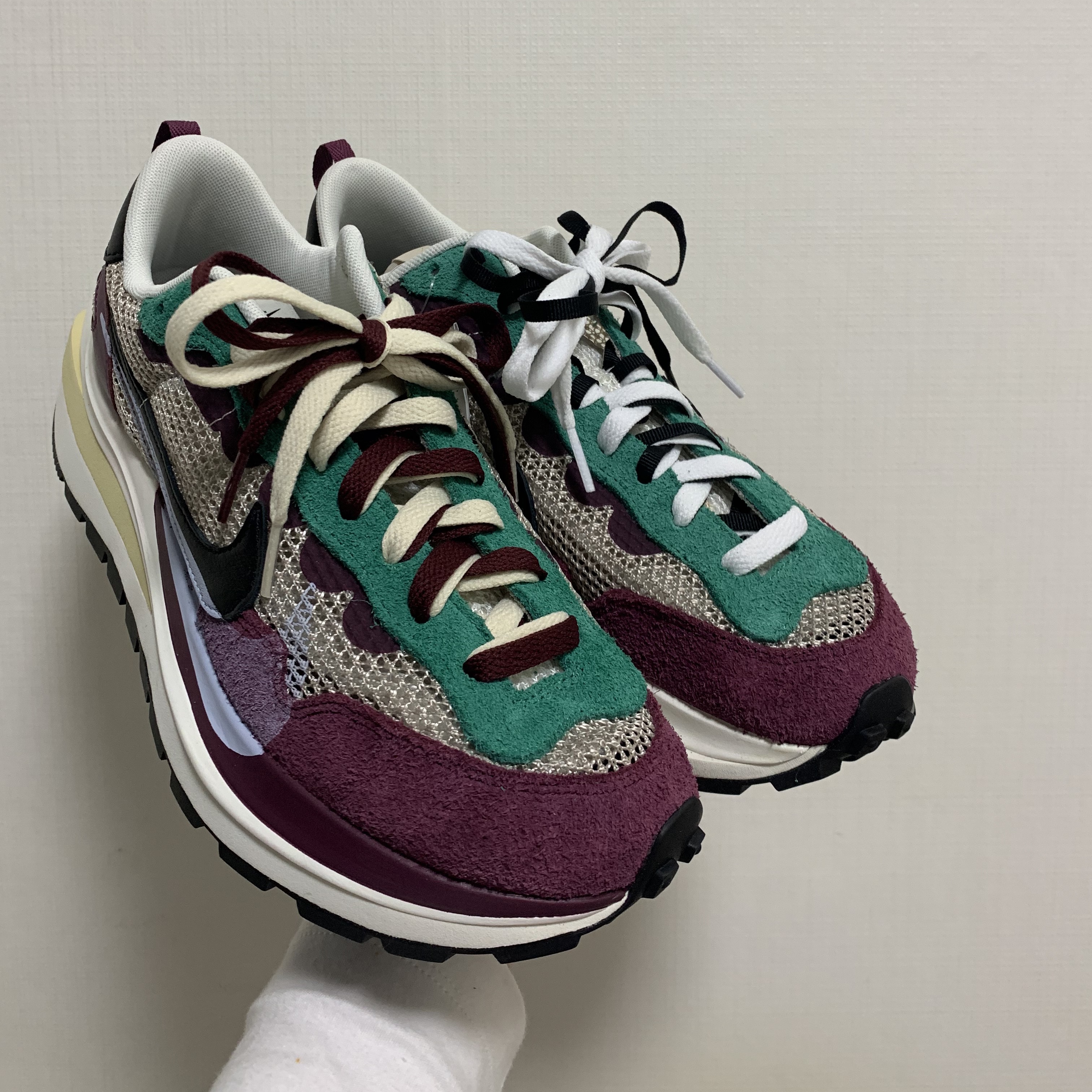 Nike x Sacai VaporWaffle String & Black Villain Red 착용 스타일 - 1
