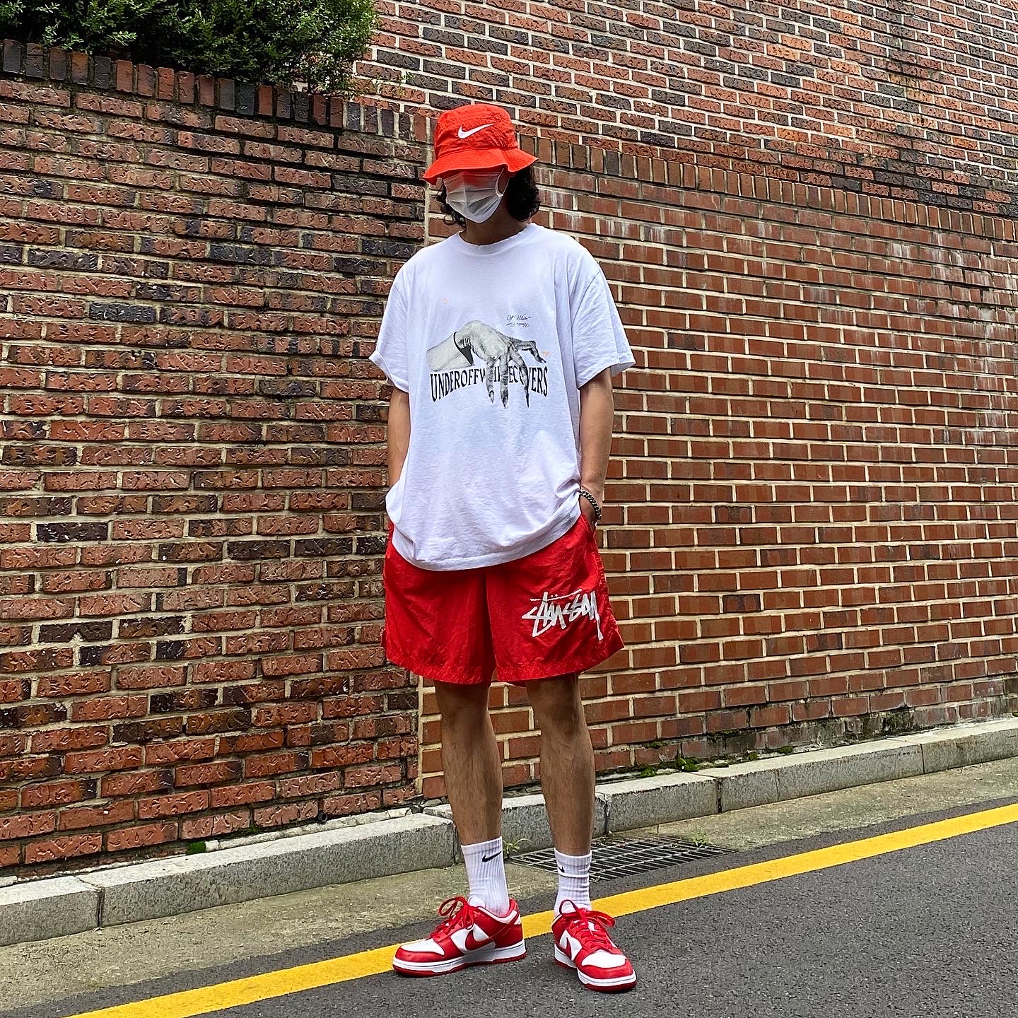 Nike Dunk Low SP University Red 2020, Nike x Stussy Bucket Hat Habanero Red 착용 스타일 - 2