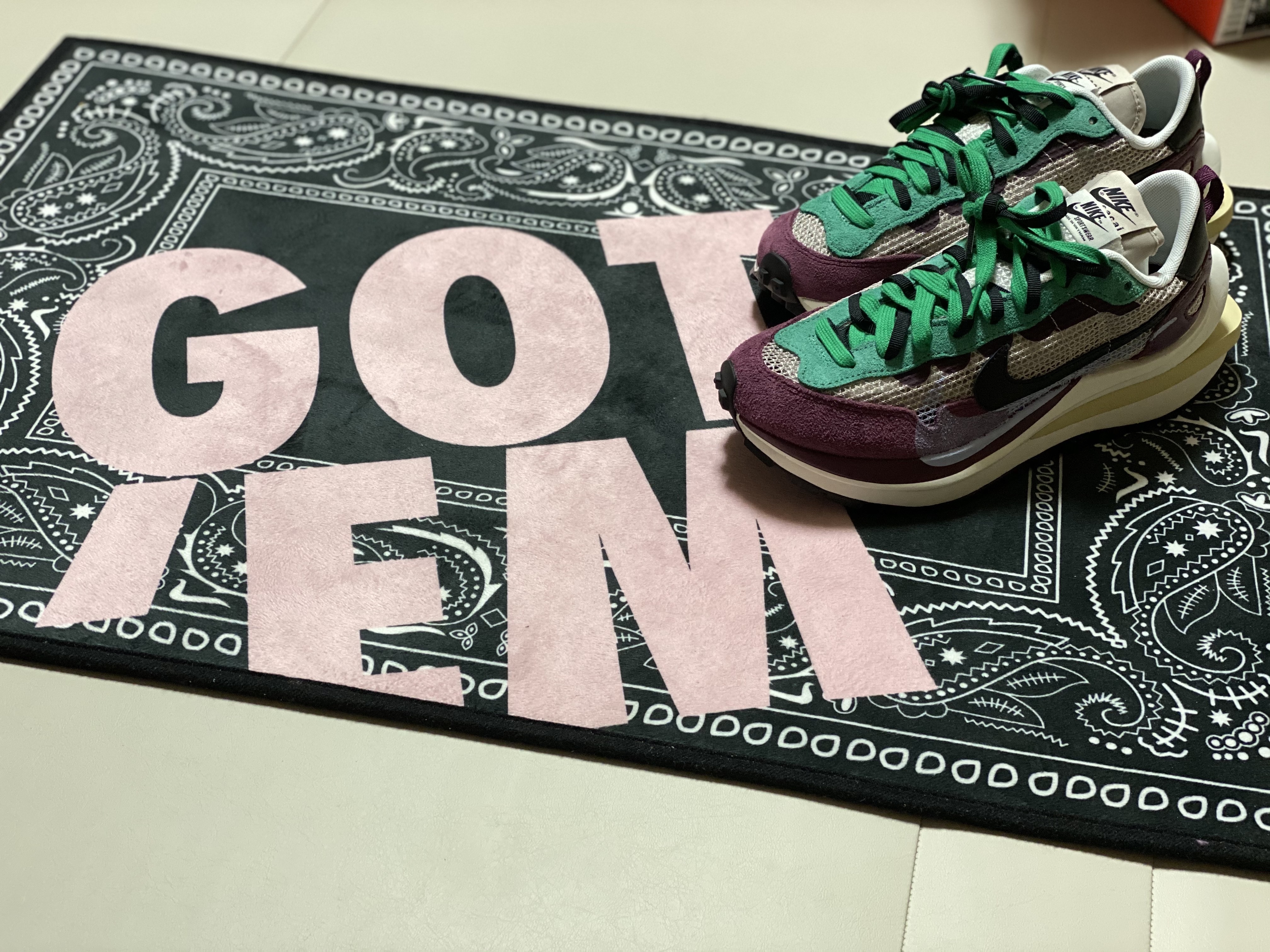 Nike x Sacai VaporWaffle String & Black Villain Red 착용 스타일