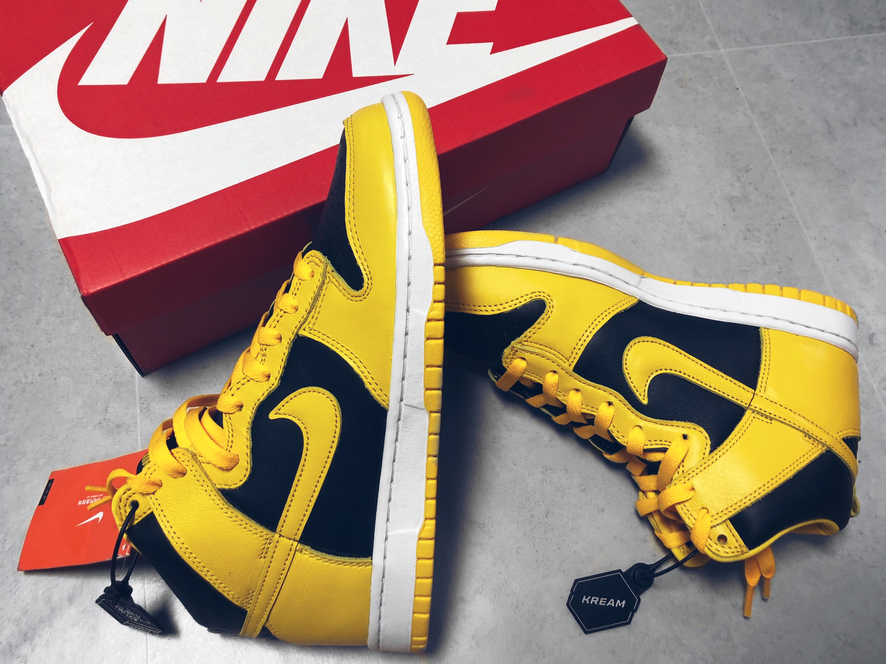Nike Dunk High SP Varsity Maize 착용 스타일