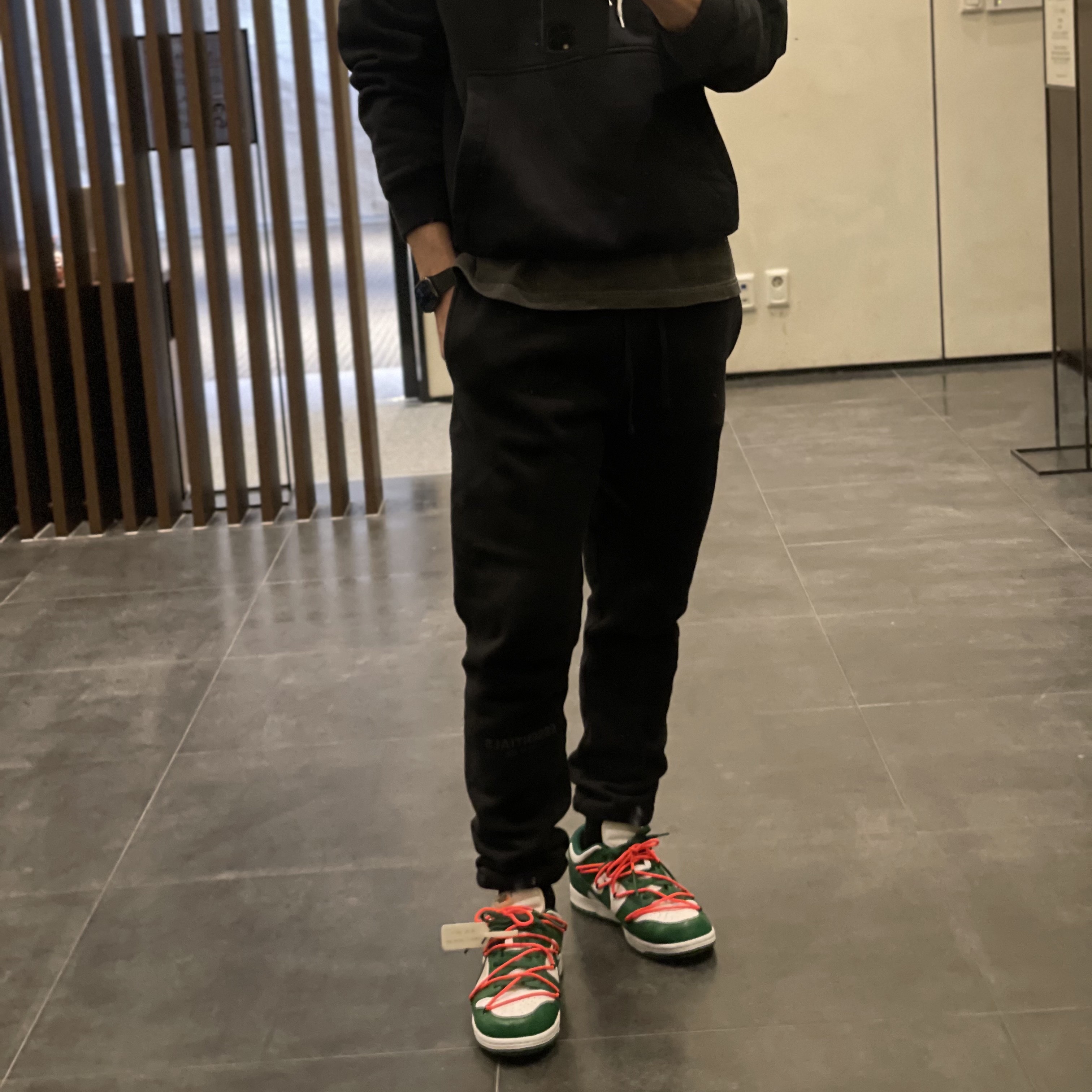 Nike x Off-White Dunk Low Pine Green 착용 스타일 - 2
