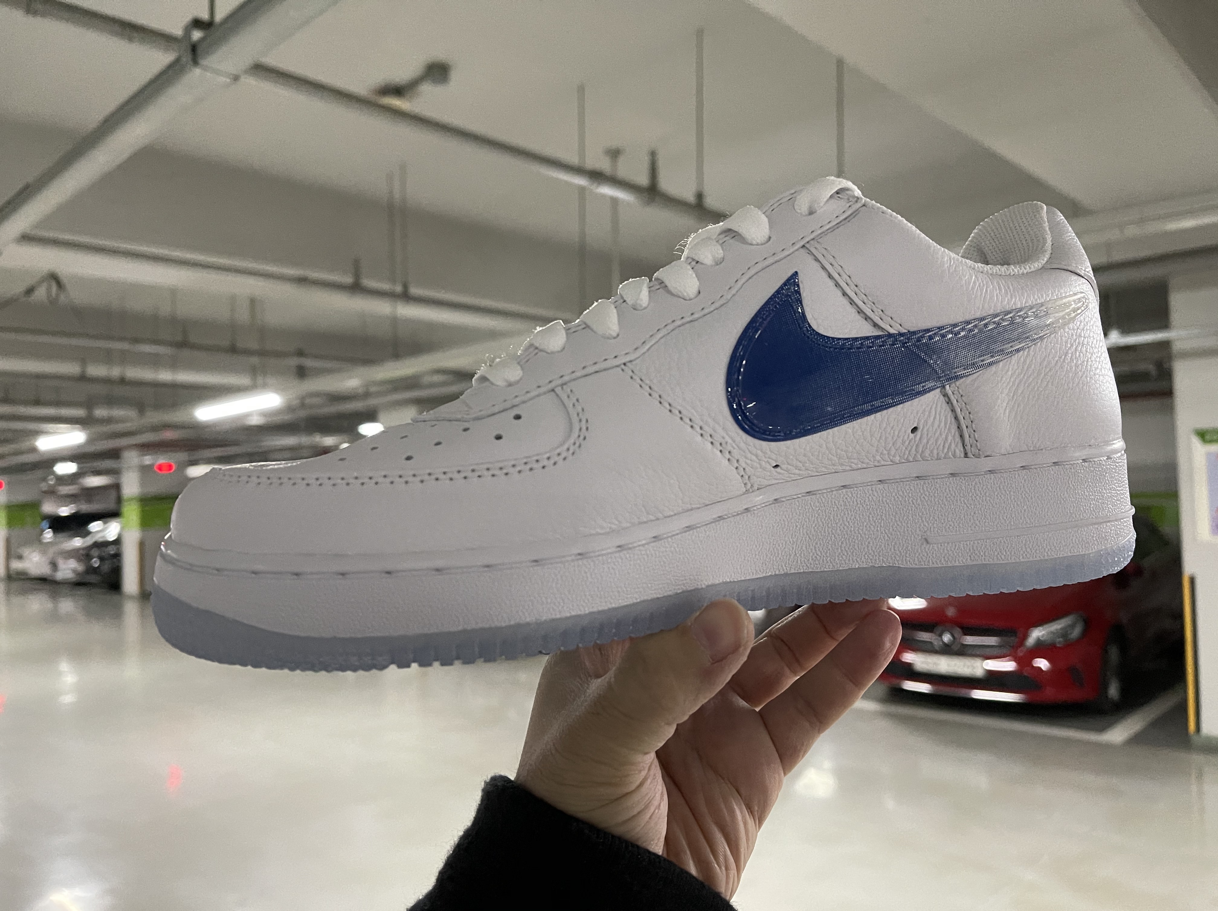 Nike x Kith Air Force 1 Low NYC White 착용 스타일 - 2