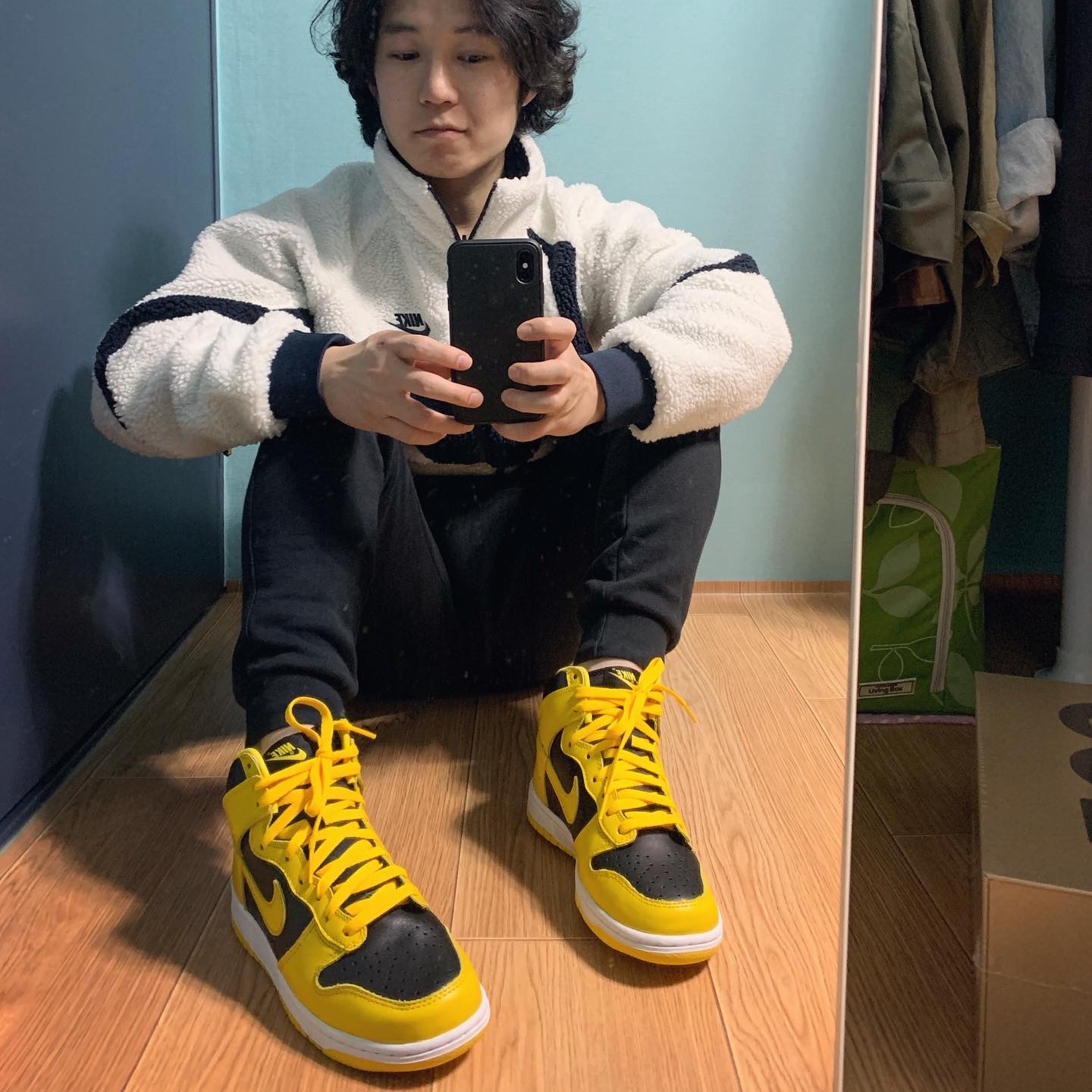 Nike Dunk High SP Varsity Maize, Nike Big Swoosh Full Zip Jacket White Navy 착용 스타일