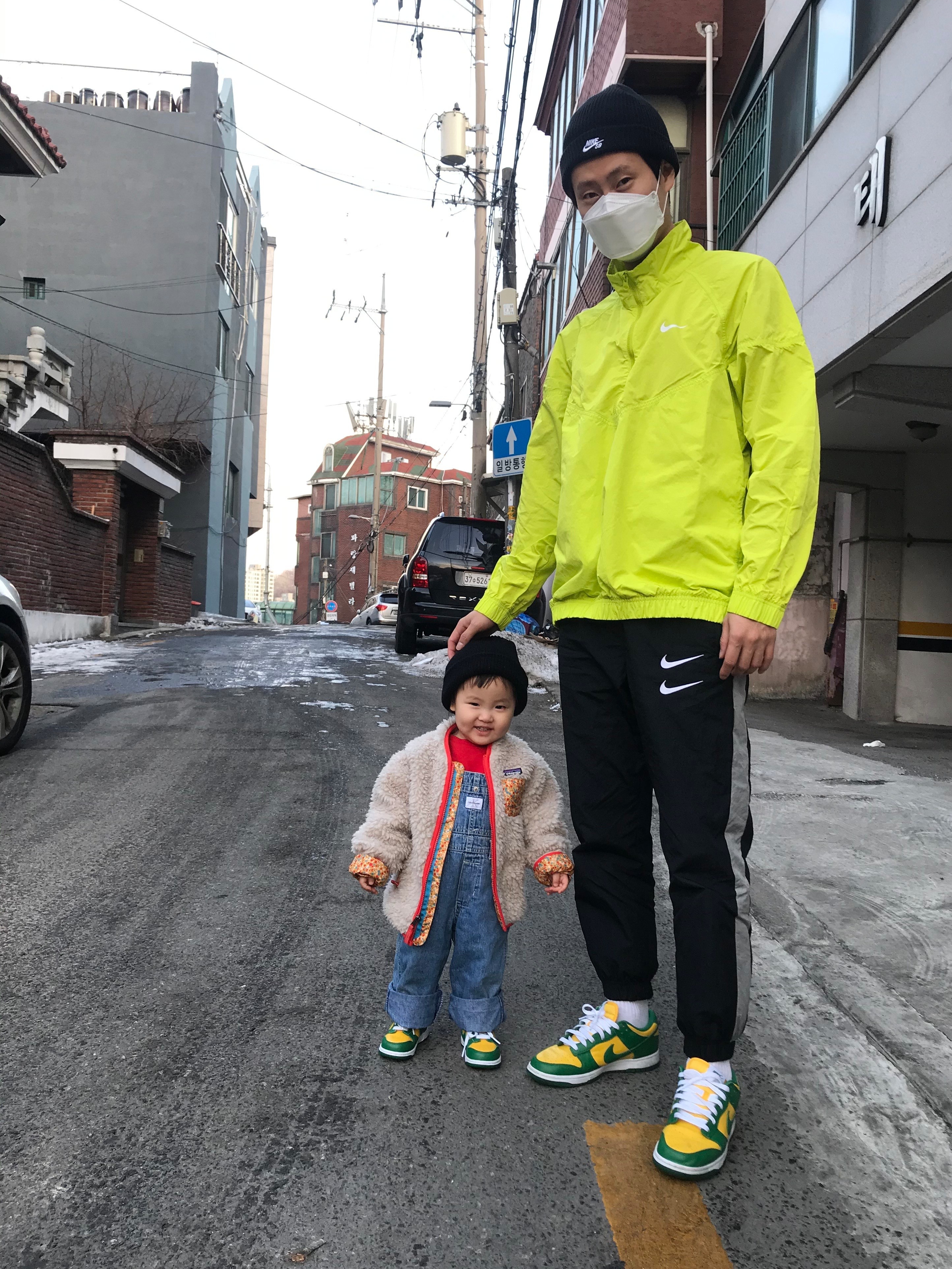 Nike x Stussy Windrunner Jacket Bright Cactus, Nike Dunk Low SP Brazil 2020 착용 스타일