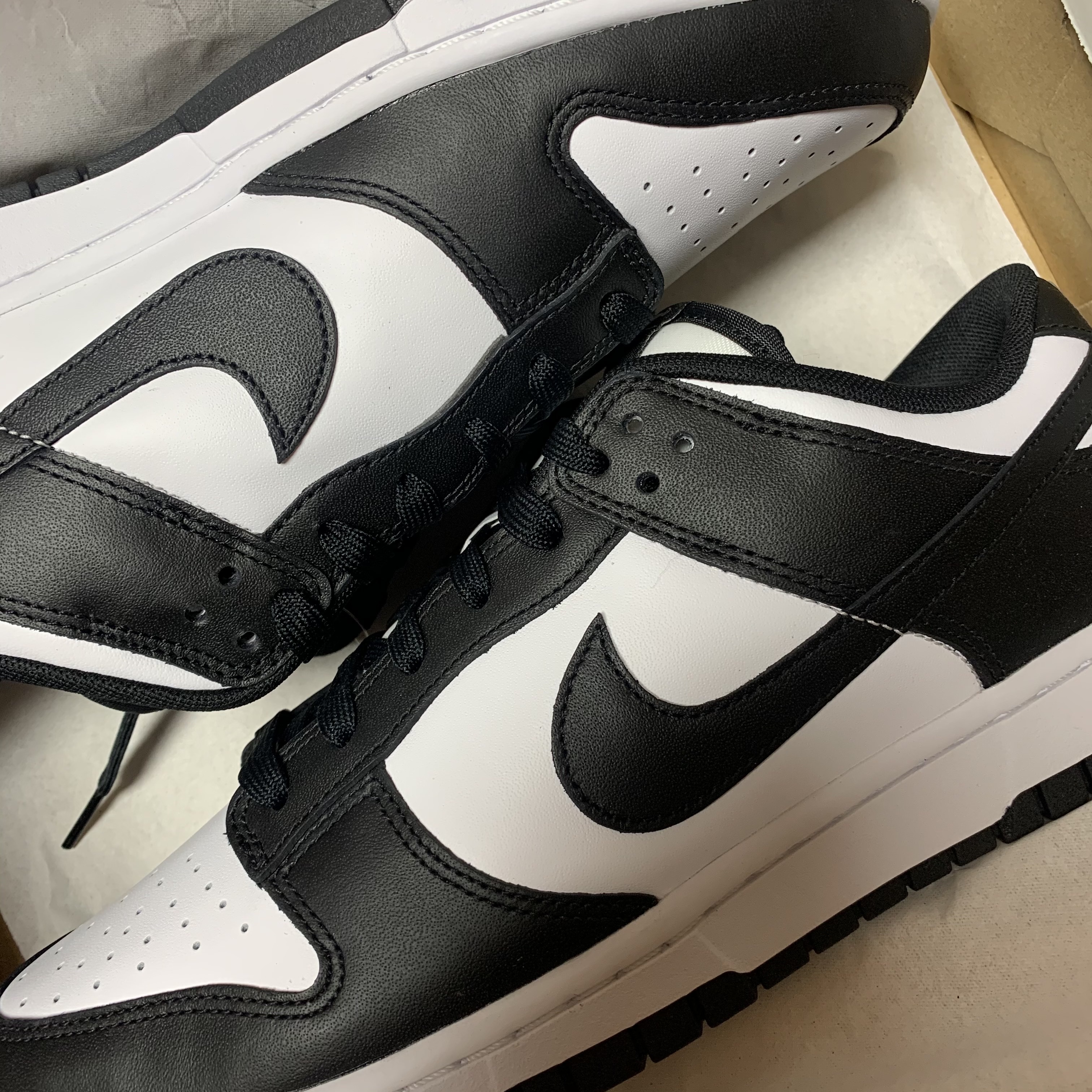 Nike Dunk Low Retro Black 착용 스타일 - 2