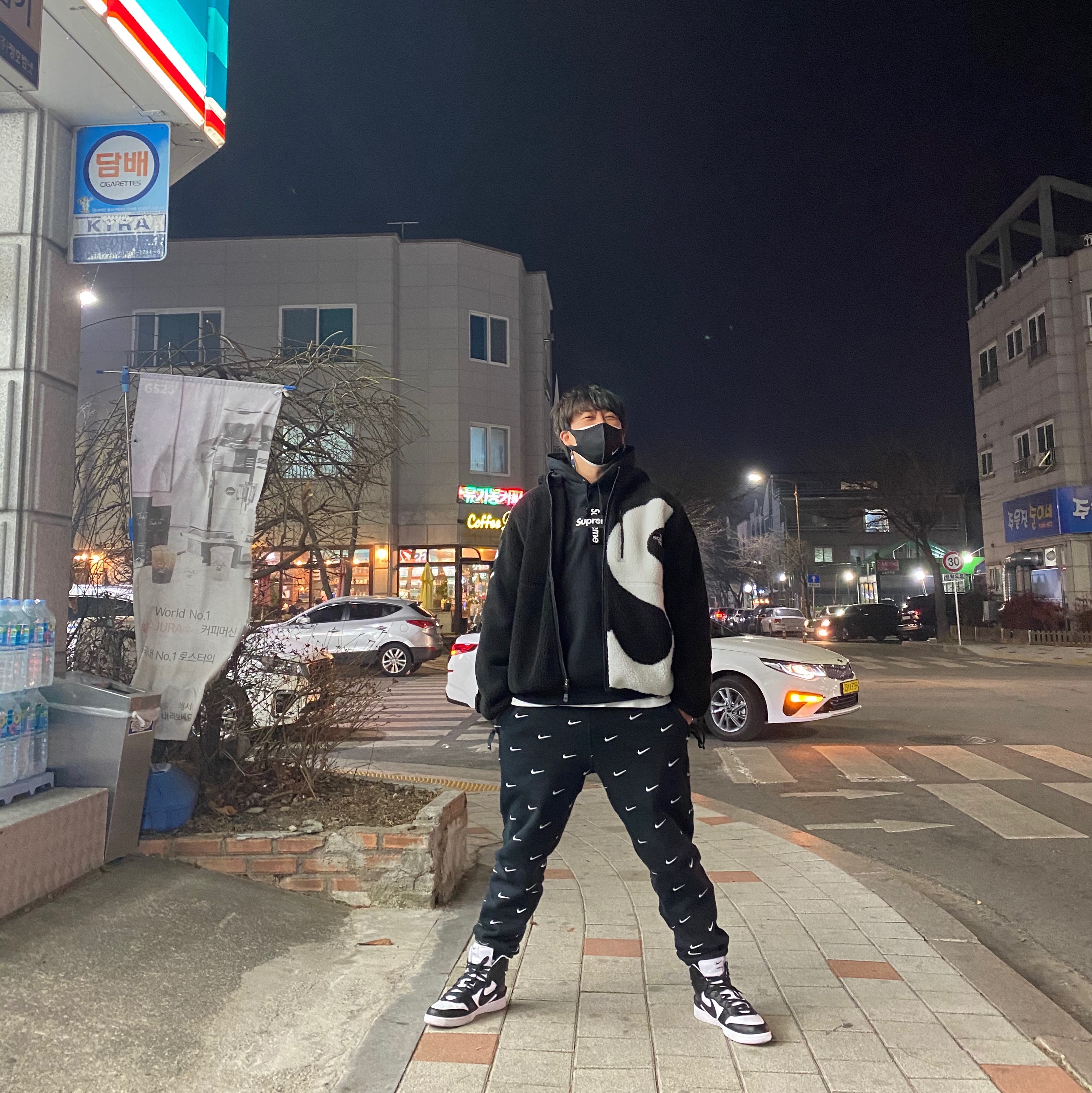 Nike x Ambush Dunk High Black, Supreme x The North Face S Logo Hooded Fleece Jacket Black - 20FW 착용 스타일