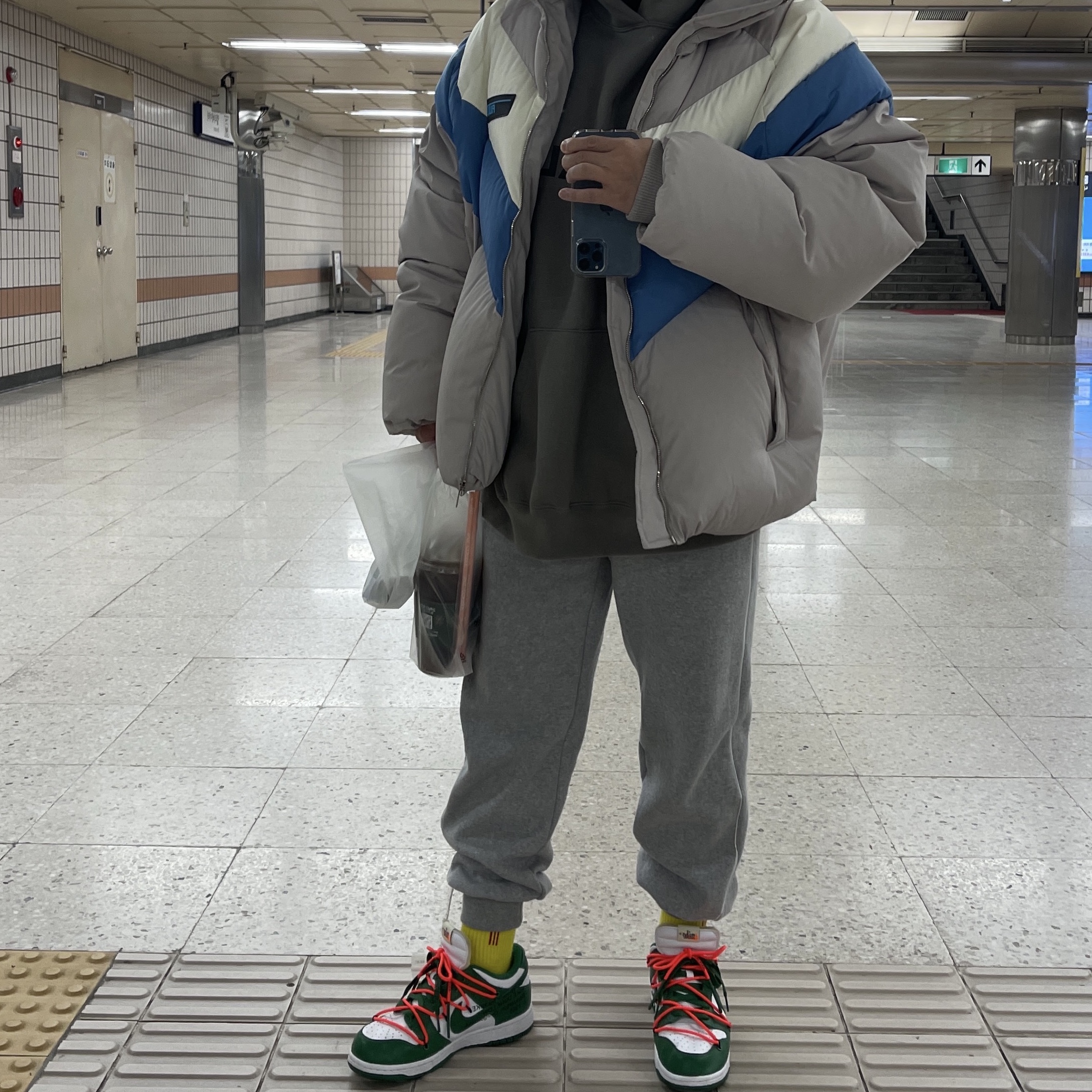 Nike x Off-White Dunk Low Pine Green, Essentials 3D Silicon Applique Pullover Hoodie Gray Flannel/Charcoal - 20SS 착용 스타일