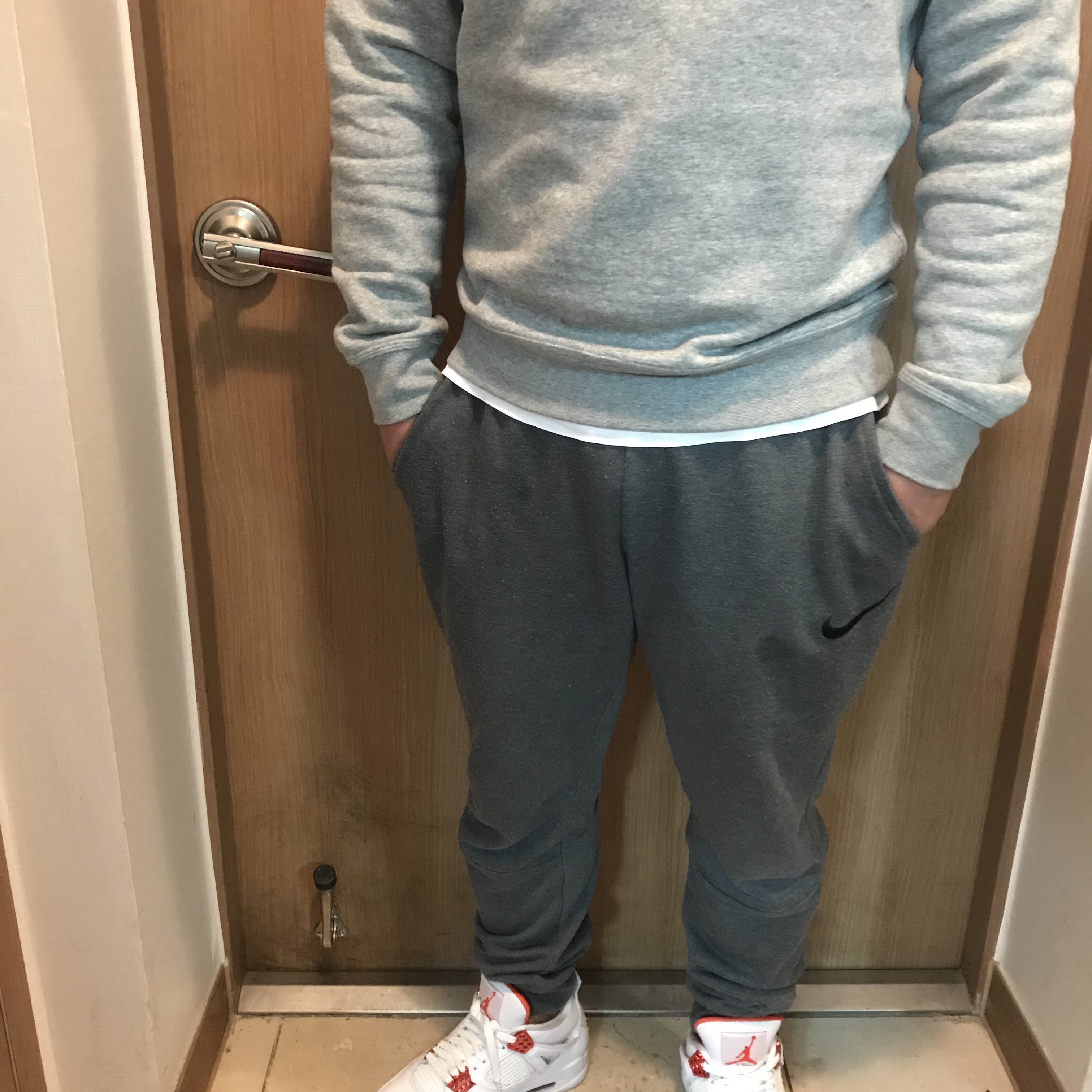 Jordan 4 Retro Orange Metallic 착용 스타일