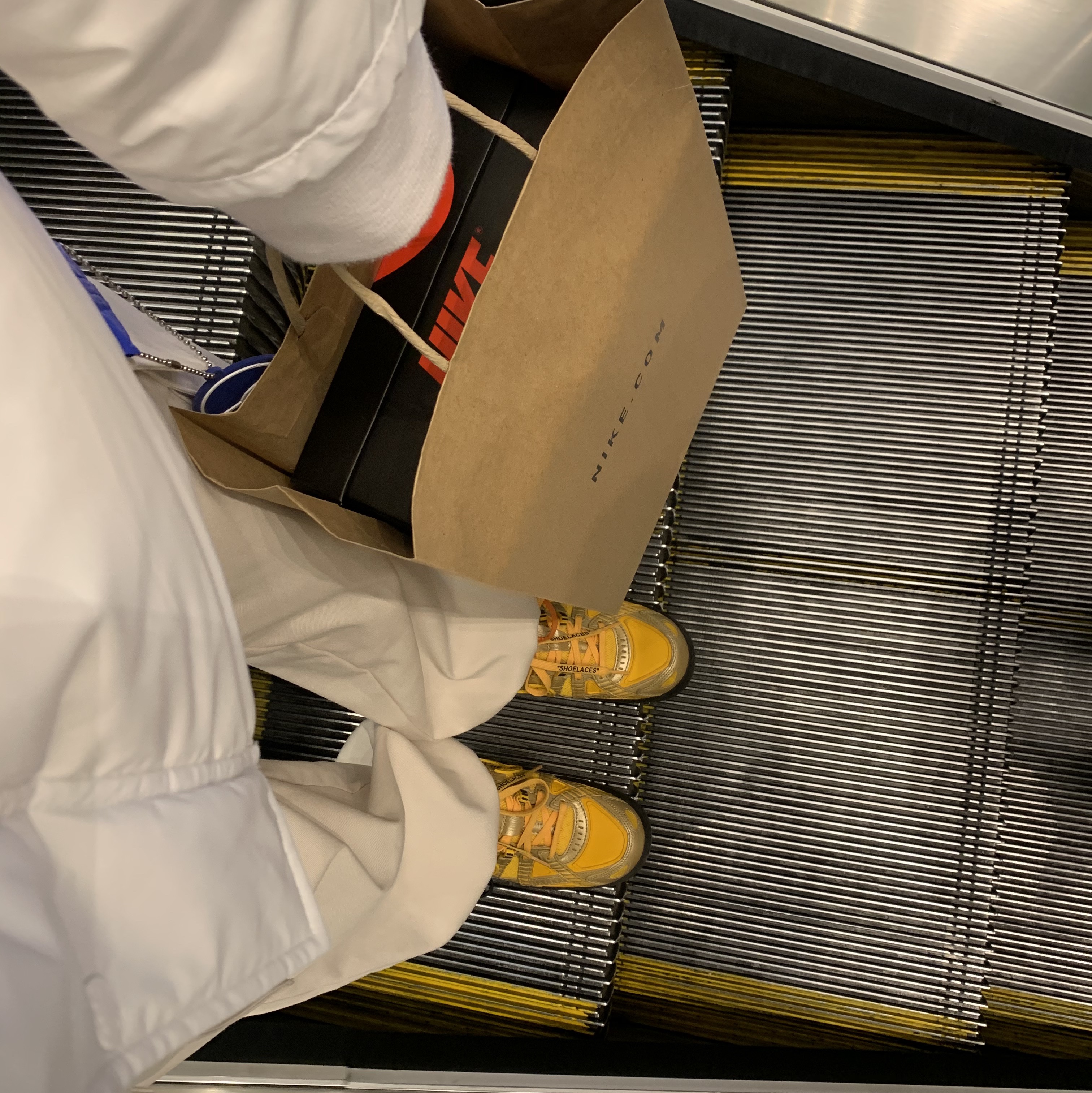 Nike x Off-White Air Rubber Dunk University Gold 착용 스타일