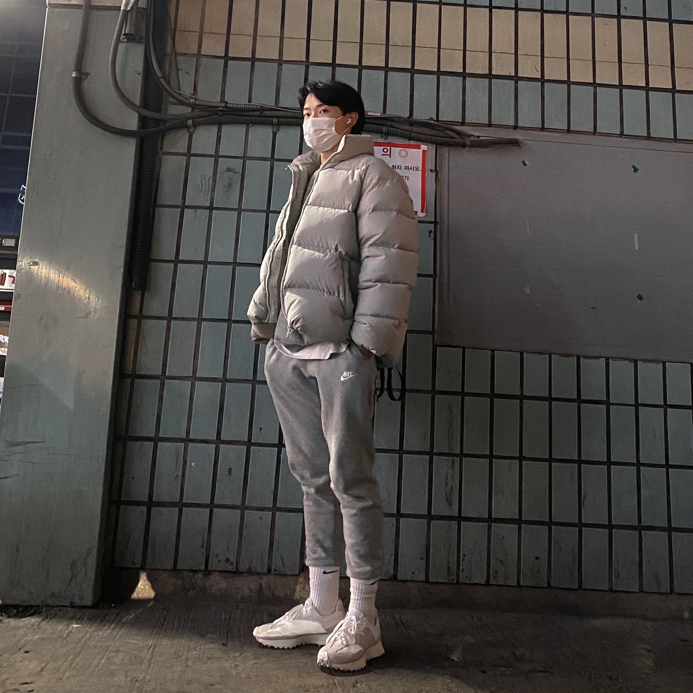 (W) New Balance 327 White Moonbeam 착용 스타일