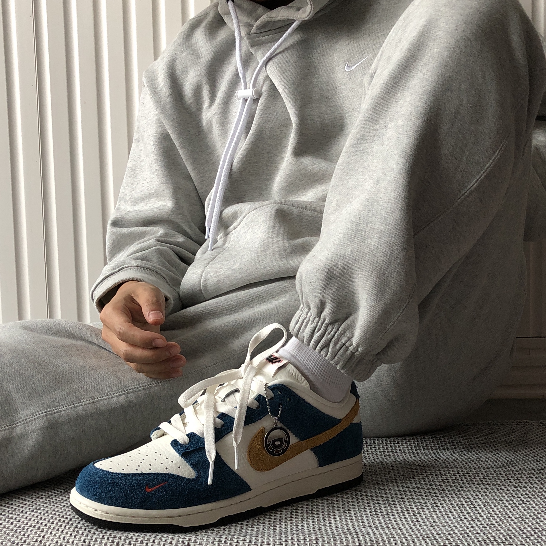Nike x Kasina Dunk Low 80's Bus, Nike M NRG Hoodie Grey Heather 착용 스타일