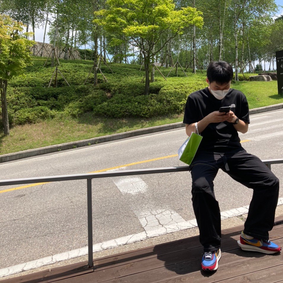 Nike x Sacai LDWaffle Blue Multi 착용 스타일 - 3