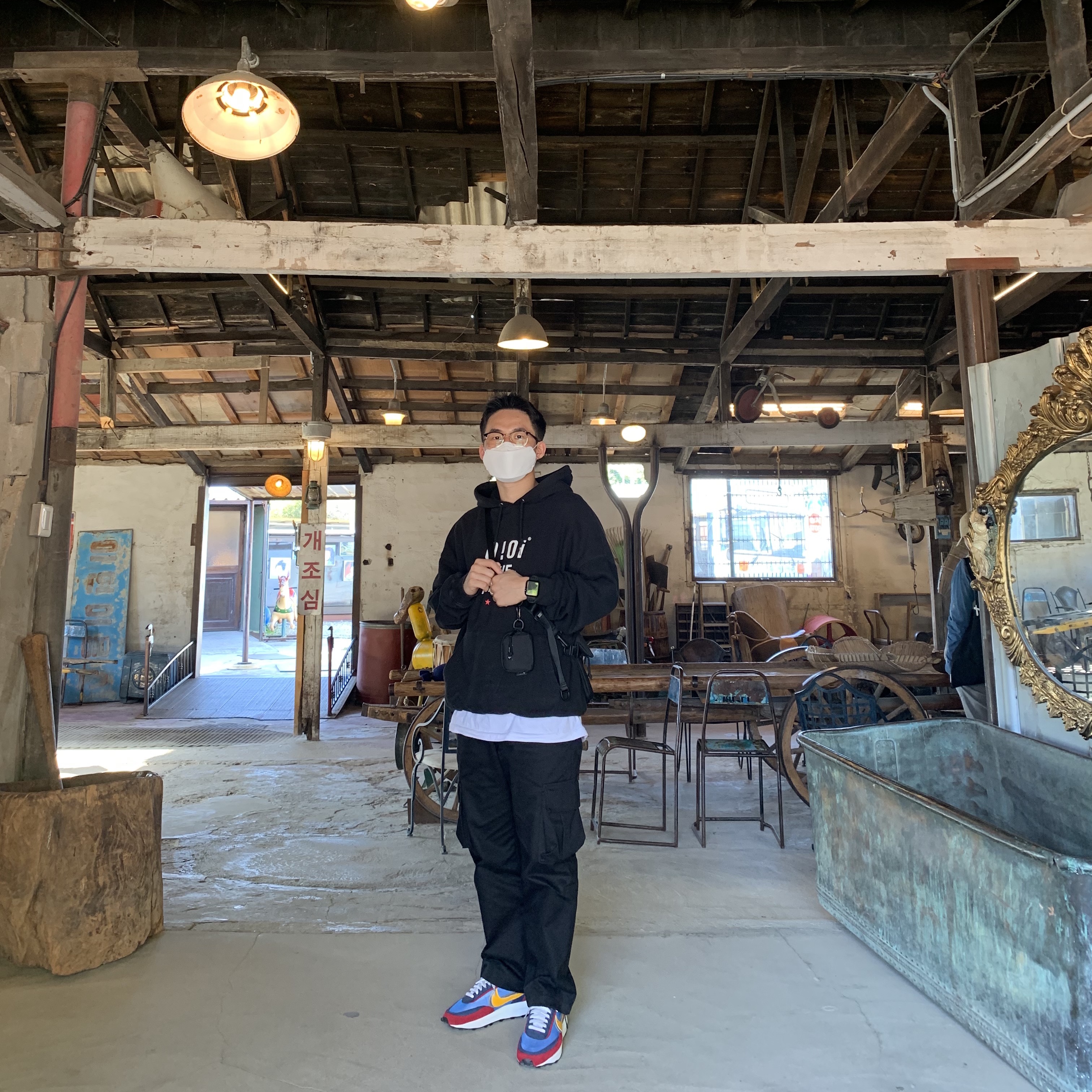 Nike x Sacai LDWaffle Blue Multi 착용 스타일