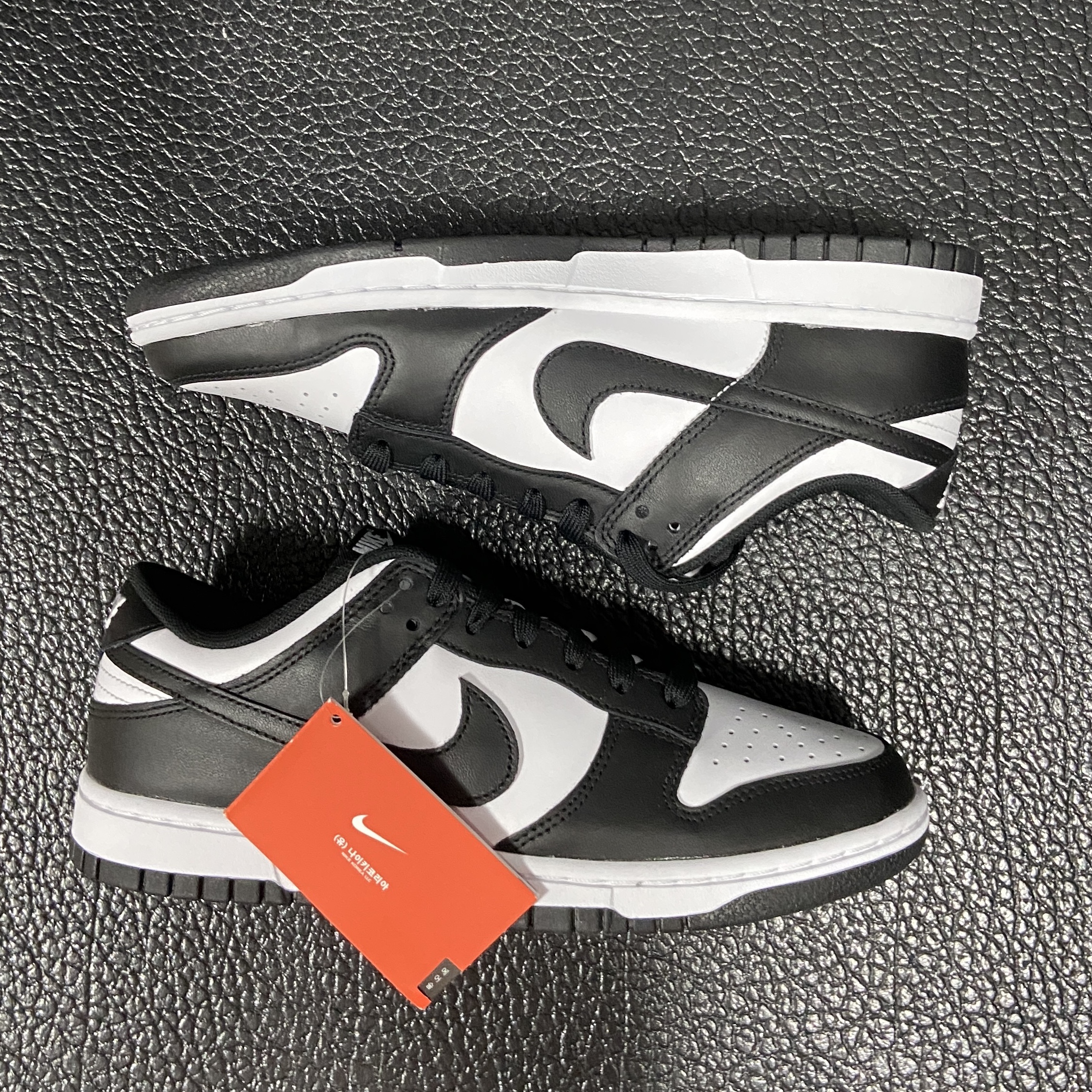 Nike x Travis Scott SB Dunk Low, Nike Dunk Low Retro Black 착용 스타일 - 2