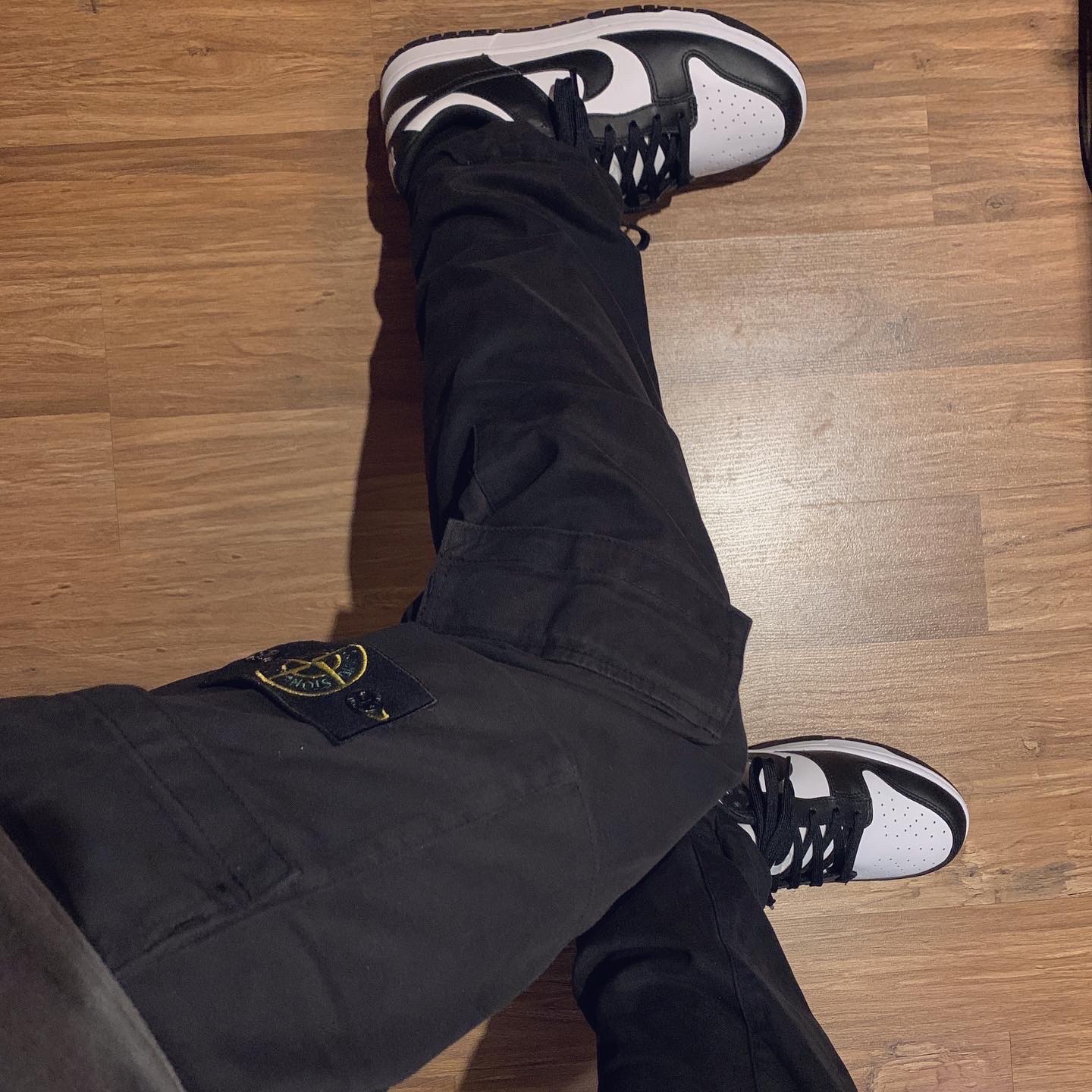 Nike Dunk Low Retro Black 착용 스타일 - 2