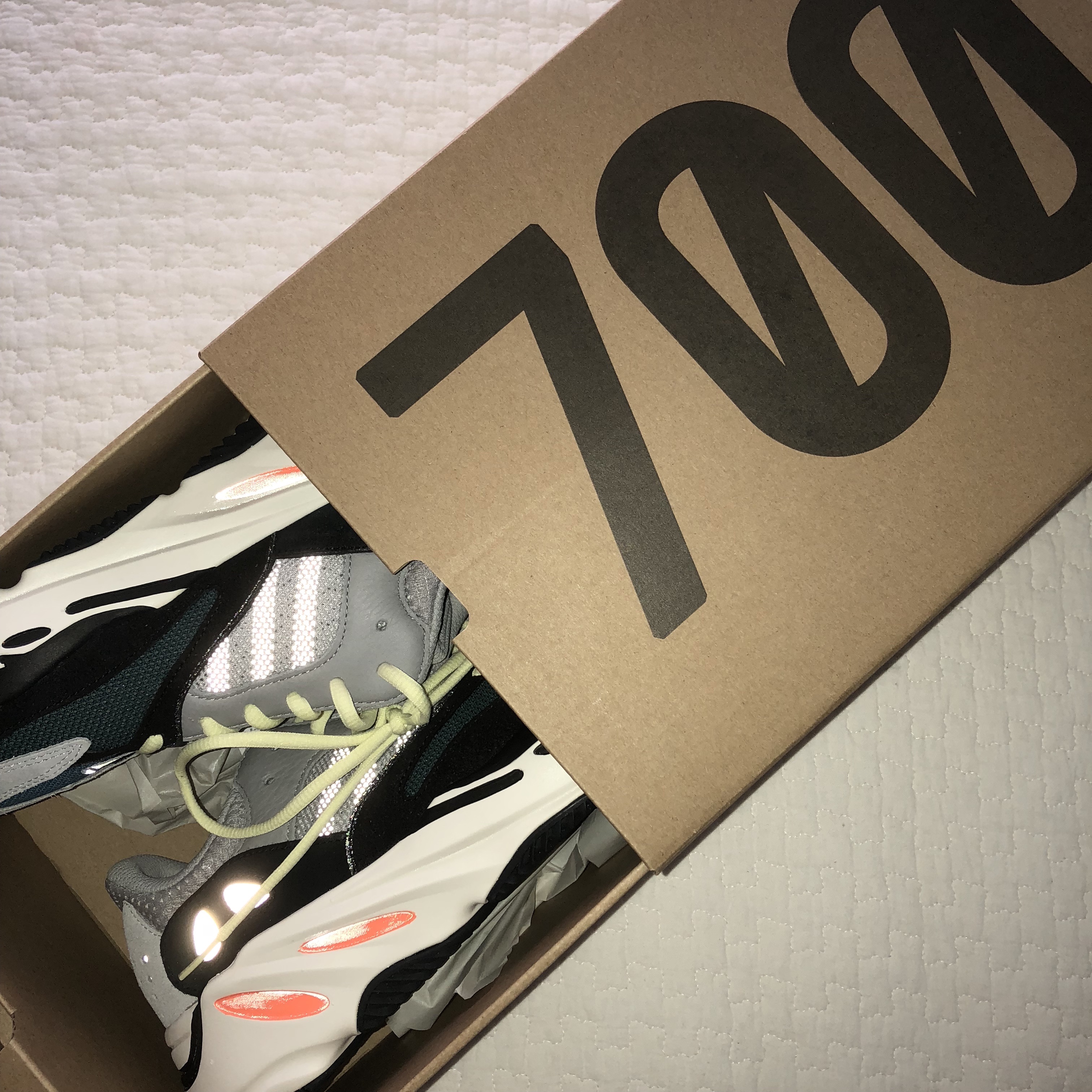Adidas Yeezy Boost 700 Wave Runner Solid Grey 2017/2019, Adidas Yeezy Boost 700 Mauve 착용 스타일 - 2