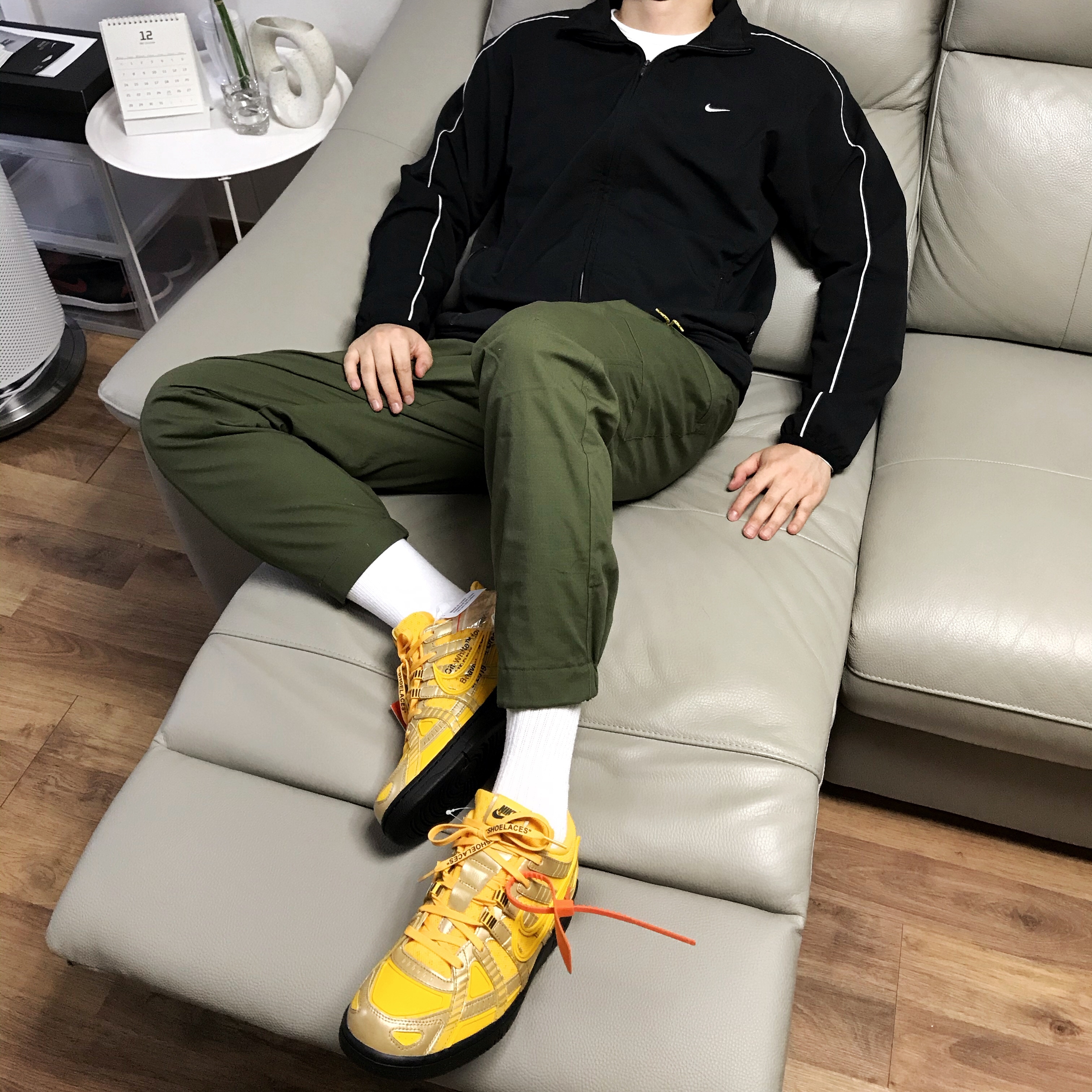 Nike x Off-White Air Rubber Dunk University Gold 착용 스타일