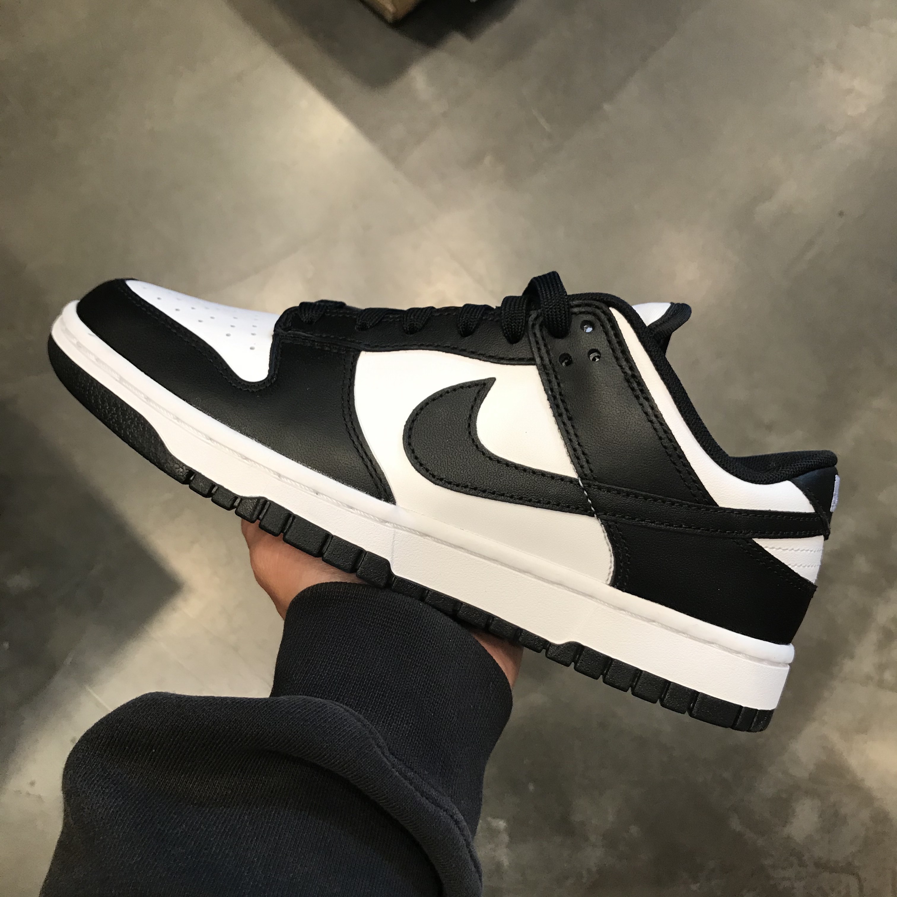 Nike Dunk Low Retro Black 착용 스타일
