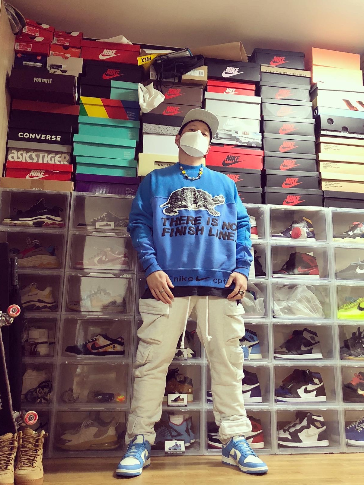 (W) Nike Dunk Low Coast, Nike x Cactus Plant Flea Market Fleece Crewneck Blue 착용 스타일