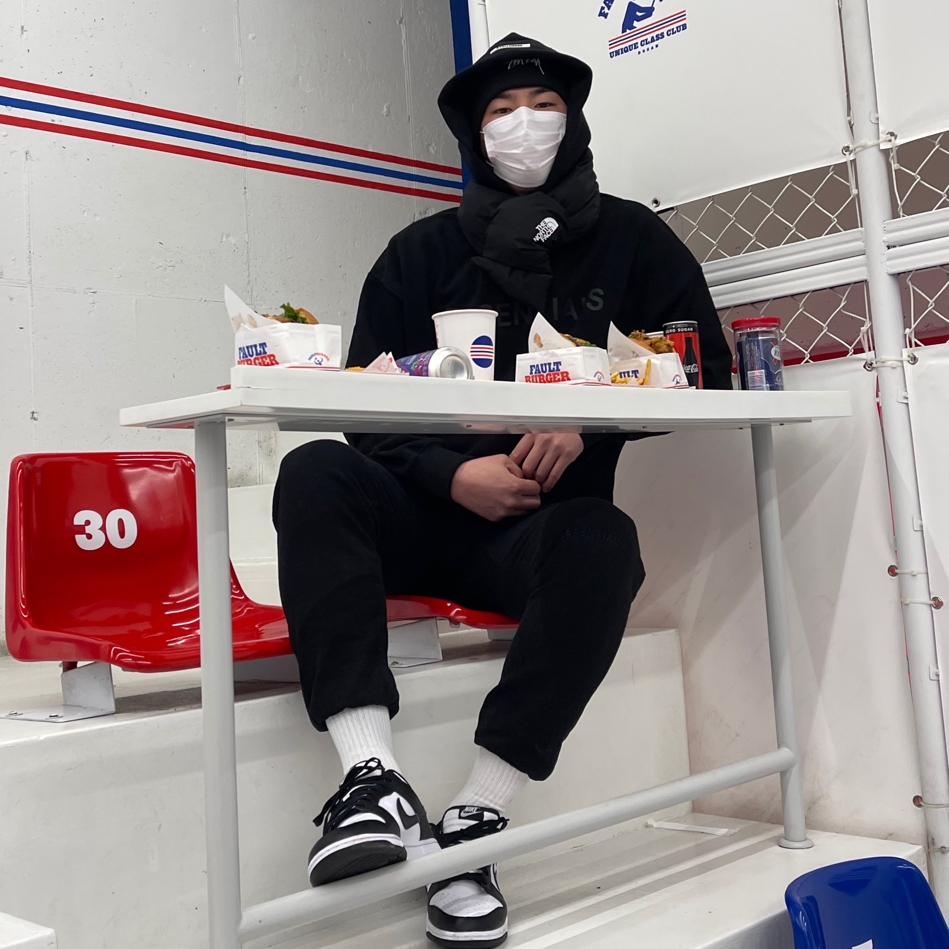 Essentials 3D Silicon Applique Pullover Hoodie Dark Slate/Black 2020, Essentials Sweatpants Dark Slate/Black 2020 착용 스타일