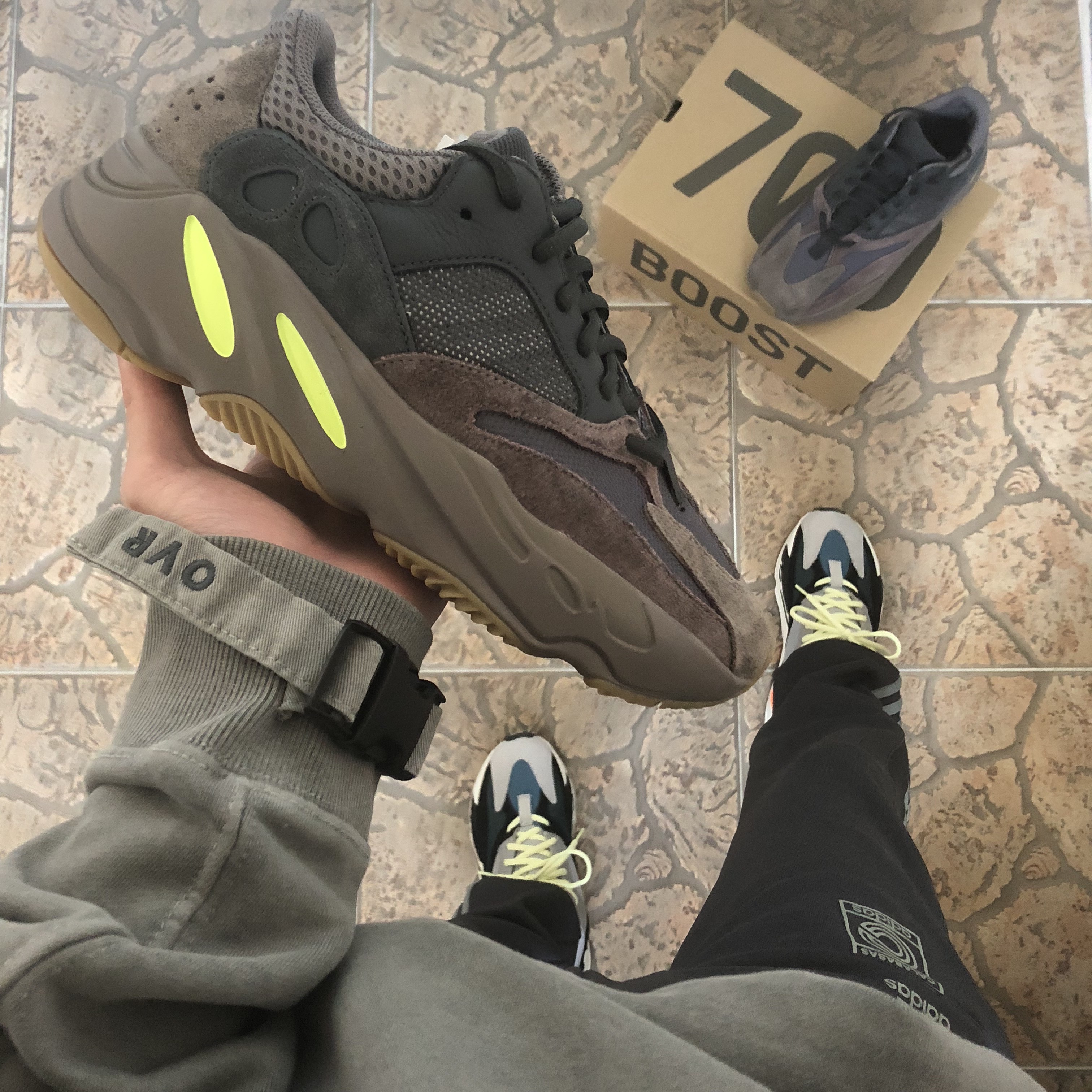 Adidas Yeezy Boost 700 Wave Runner Solid Grey 2017/2019, Adidas Yeezy Boost 700 Mauve 착용 스타일 - 4