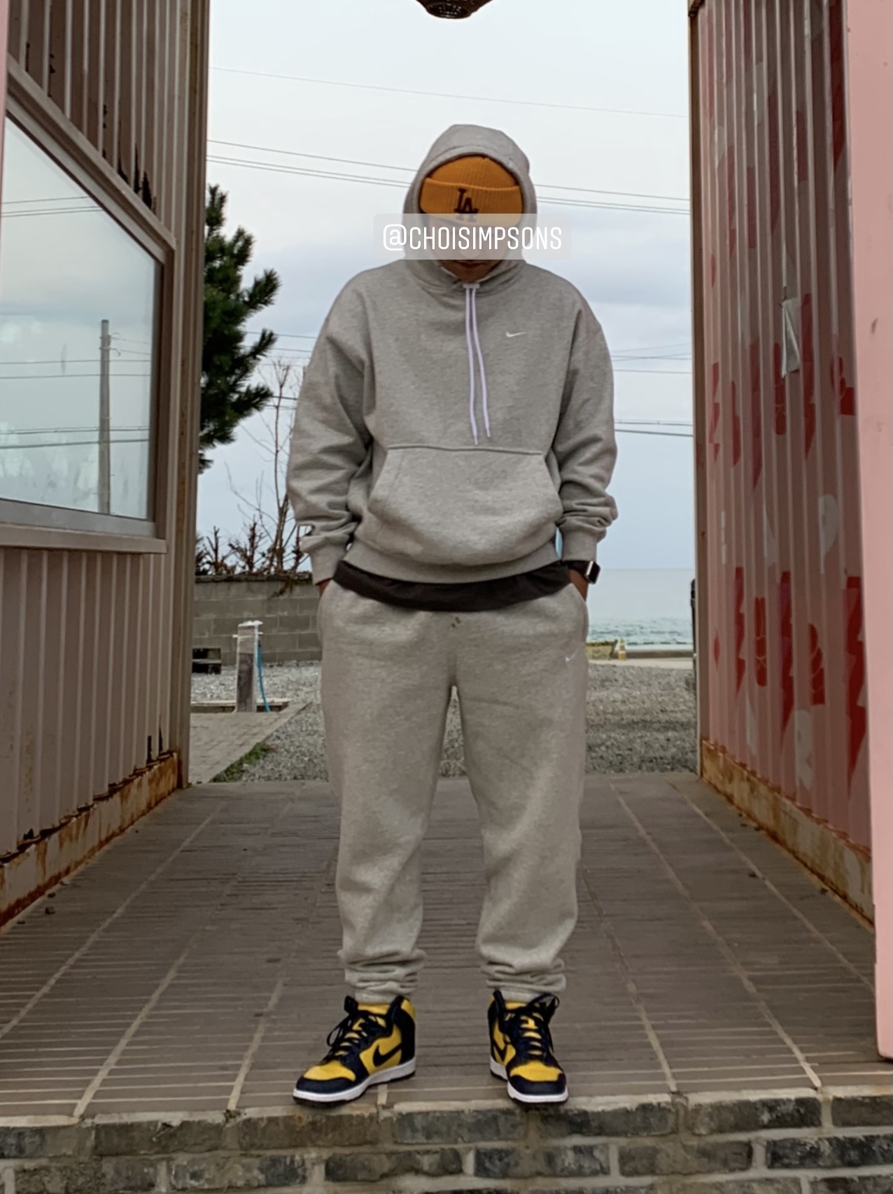 Nike Dunk High SP Maize & Blue, Nike M NRG Hoodie Grey Heather 착용 스타일